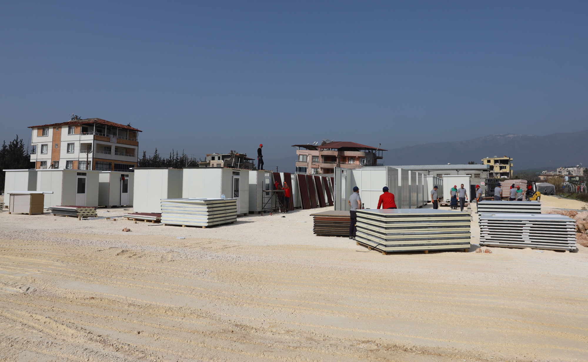 Büyükşehir konteyner kent kurulumunda vitesi artırdı