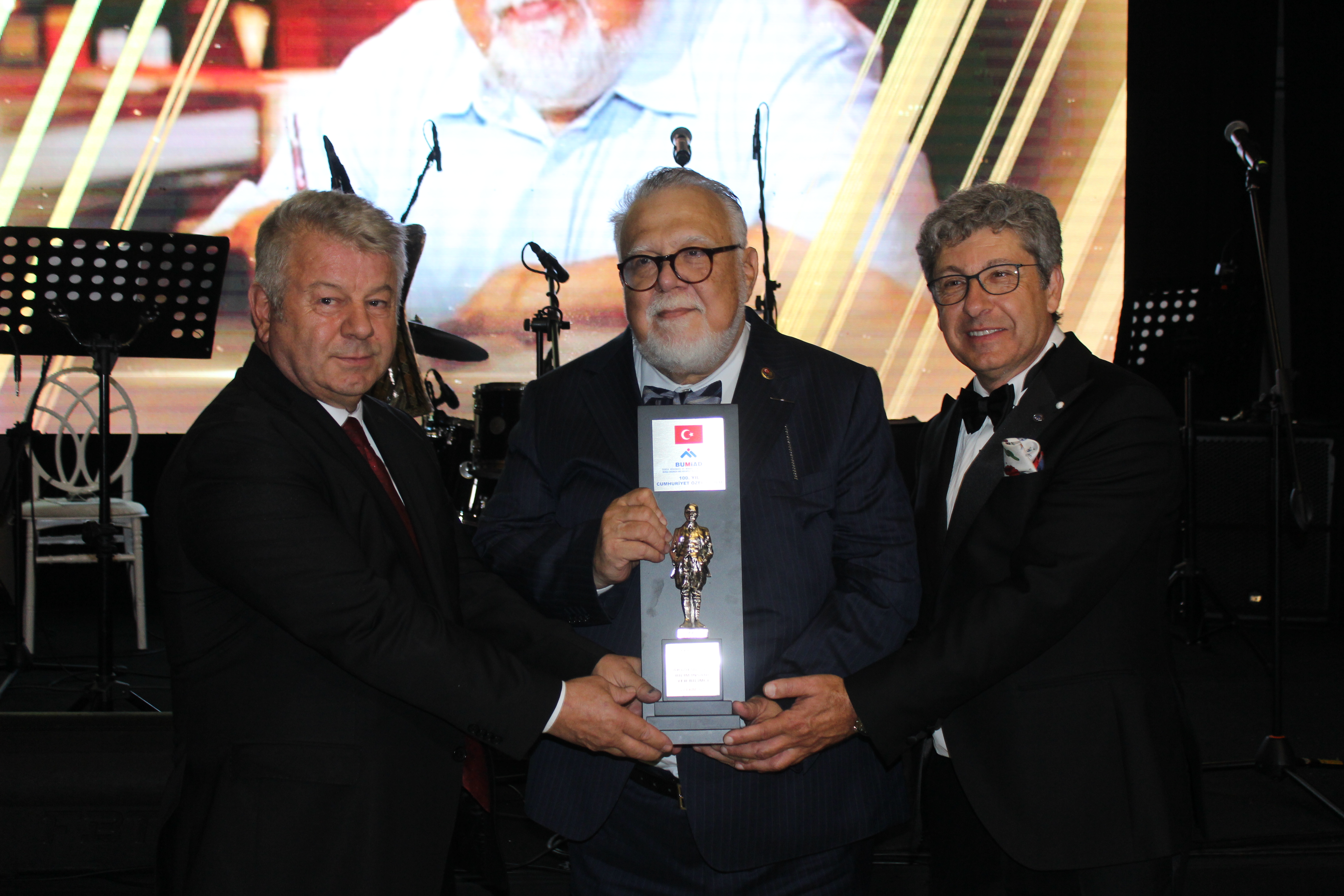 BUMİAD Cumhuriyet ödülleri sahiplerini buldu