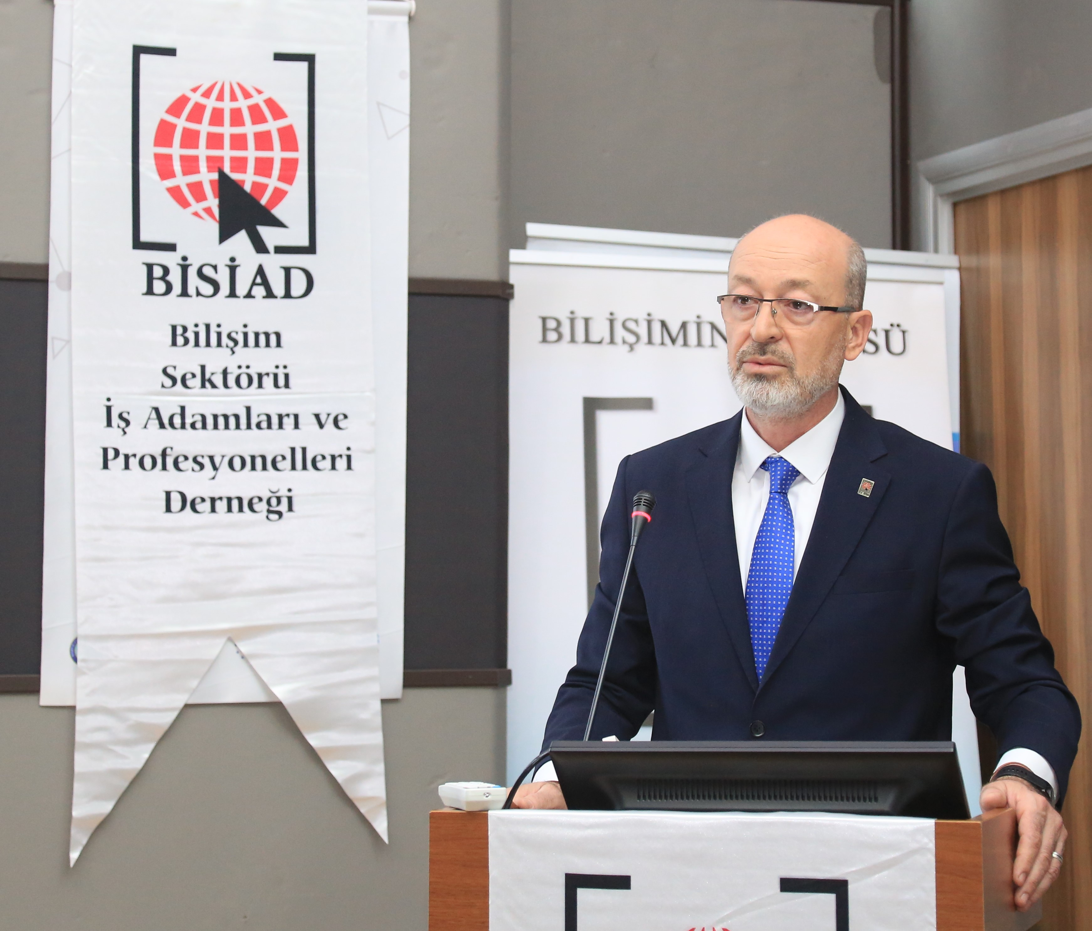 Yeni düzenlemeler bilişim sektöründe tartışma yarattı