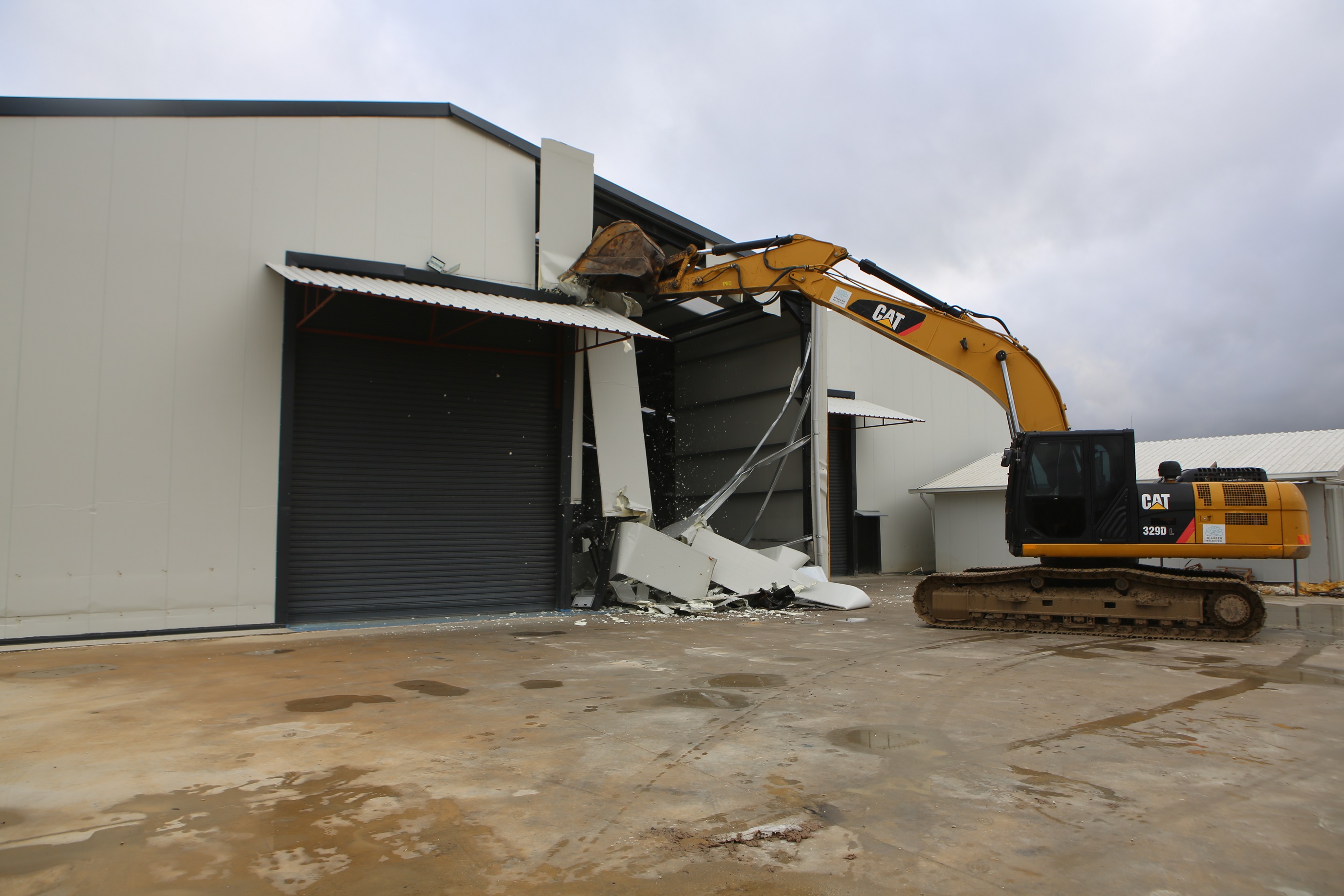 Nilüfer’de iki kaçak yapı daha yıkıldı