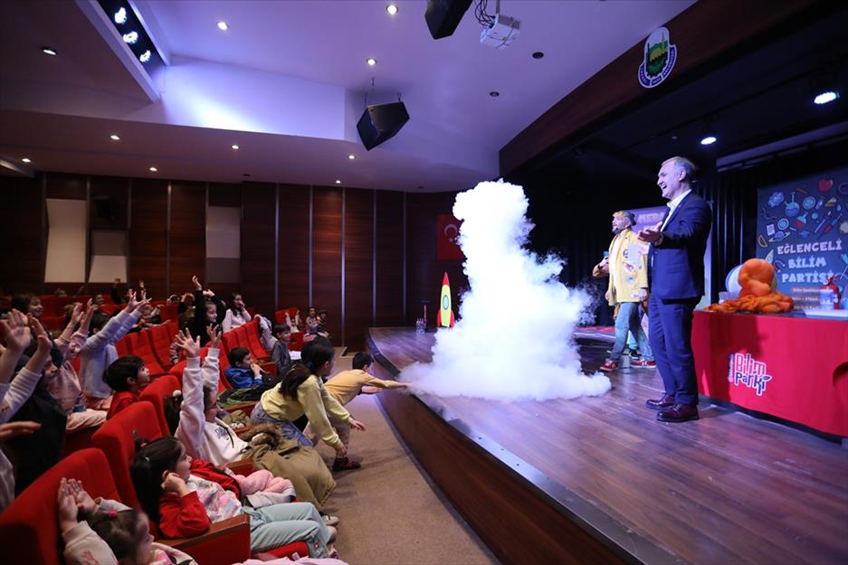 Tatil Şöleni ile çocuklar hem eğleniyor hem öğreniyor