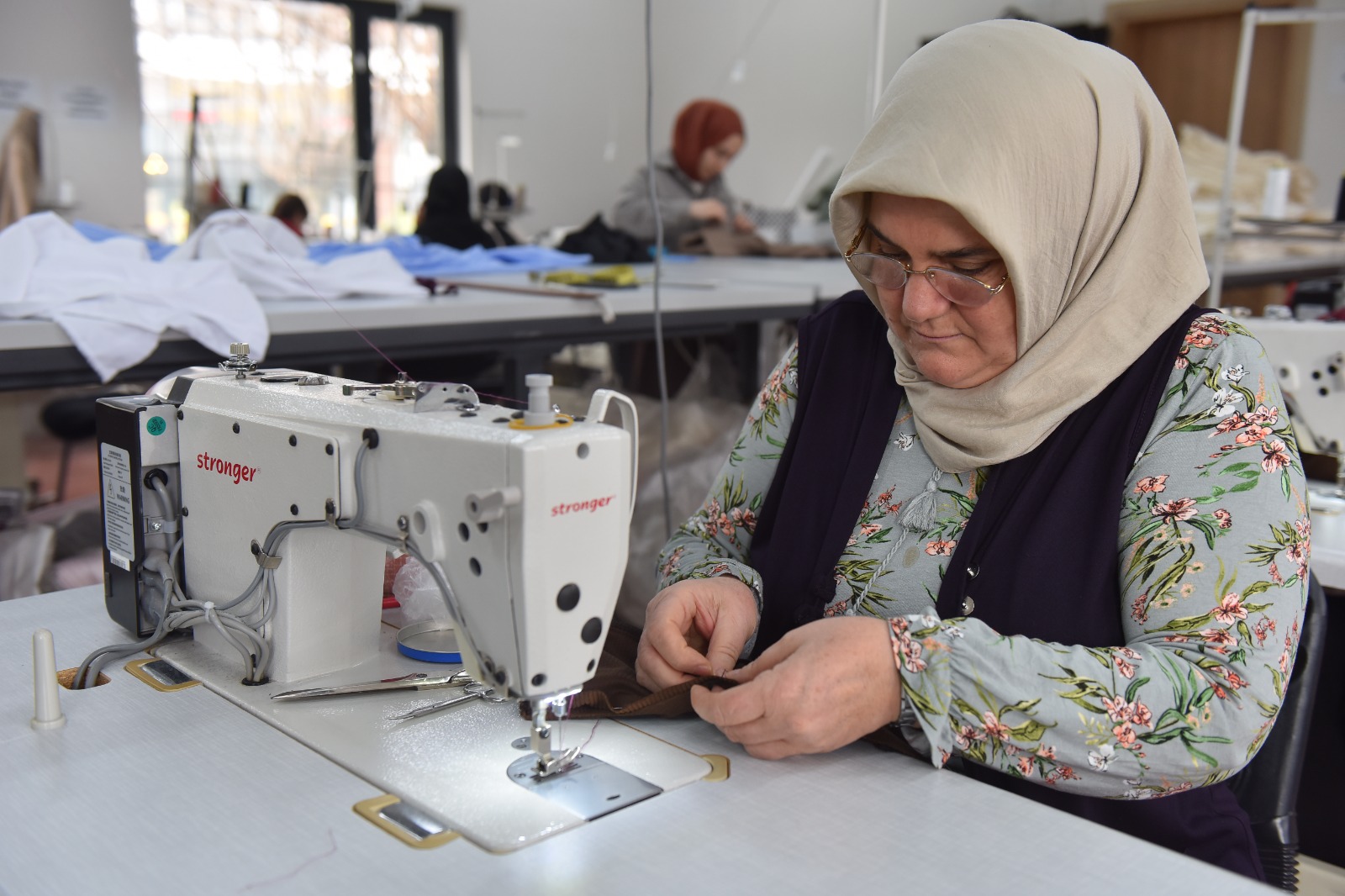 Yıldırım'da kadınlar dikiş ve nakış kursu ile ekonomiye katkı sağlıyor