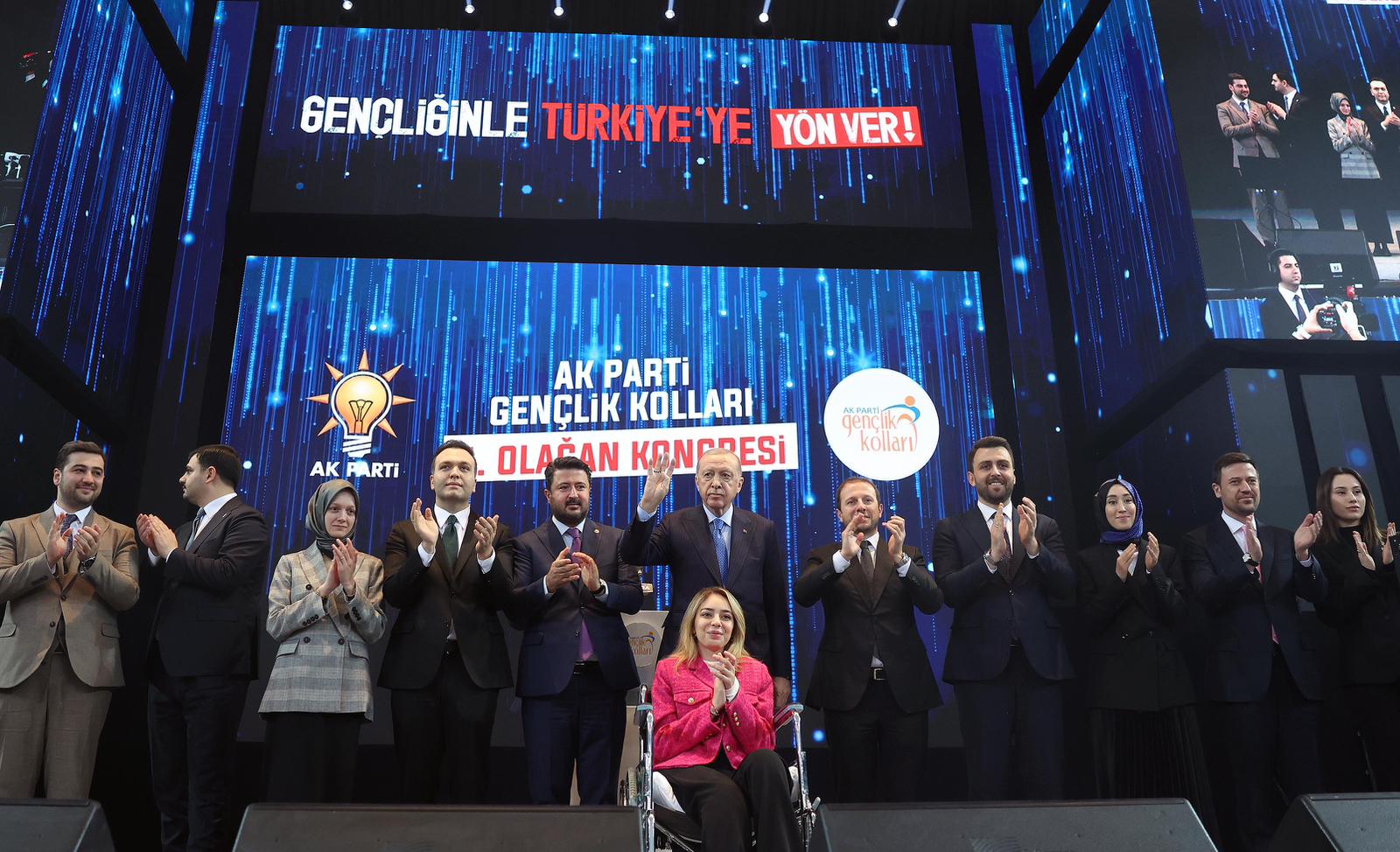 AK Parti Gençlik Kolları Kongresi'nin Divan Başkanı Ahmet Kılıç oldu