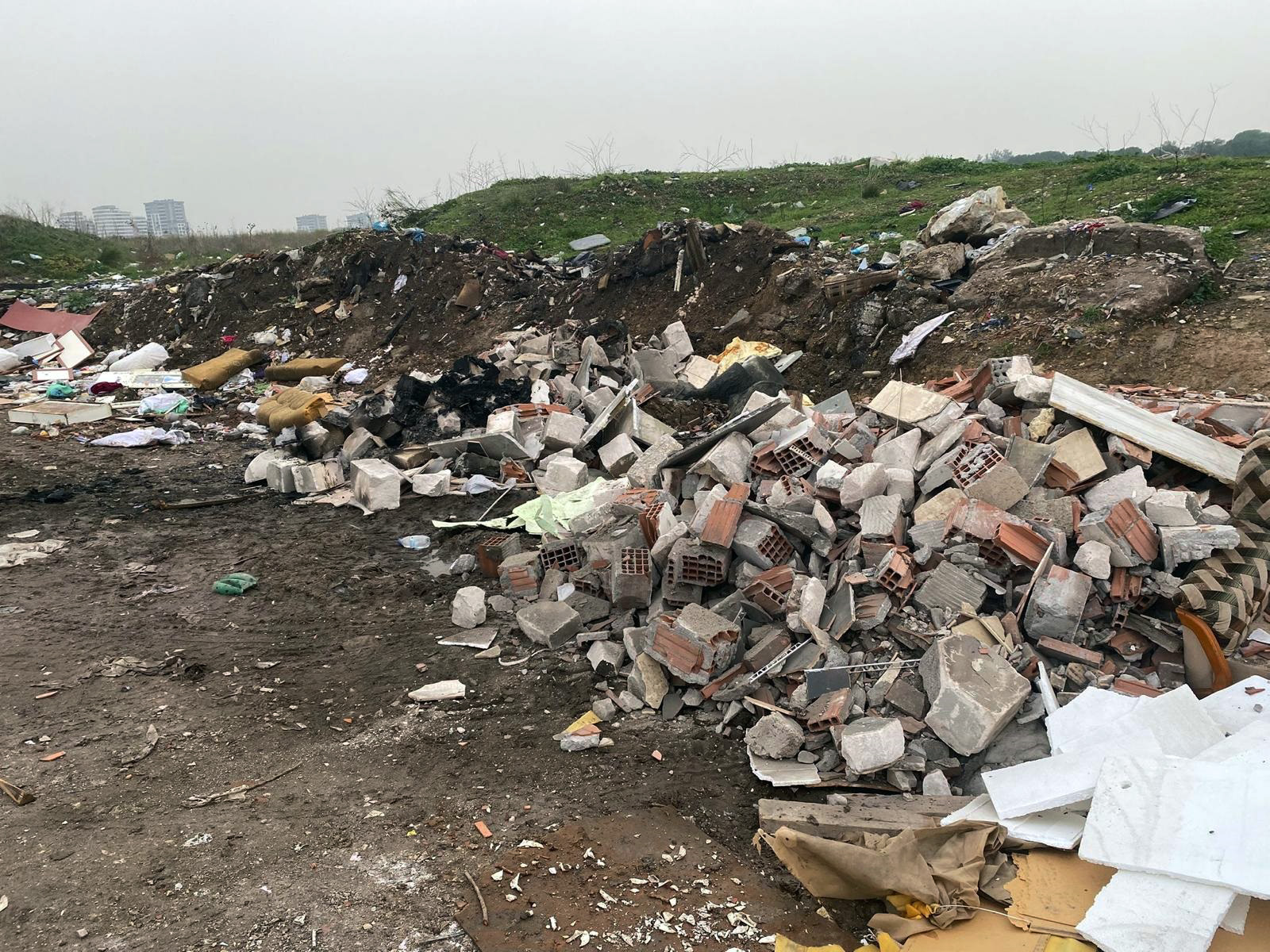 Kaçak hafriyat dökenlere 2 milyon lira ceza kesildi