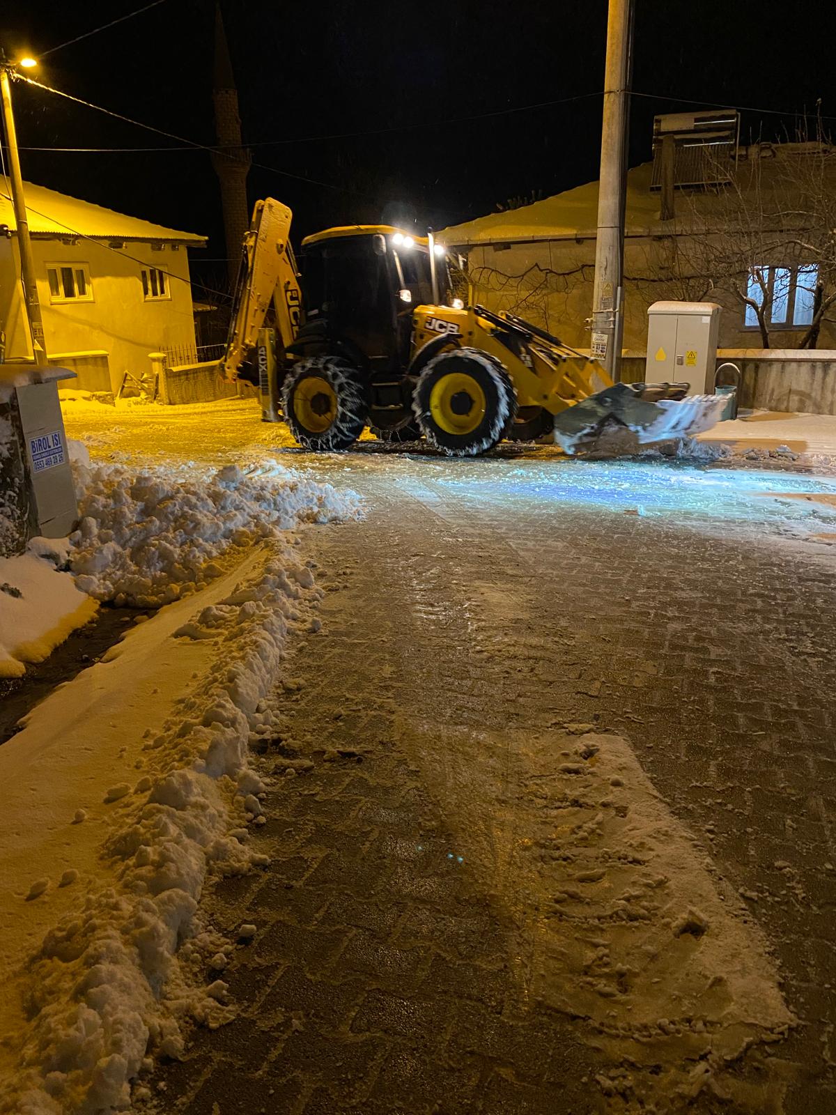 Nilüfer’de ekipler karla mücadele için görev başında