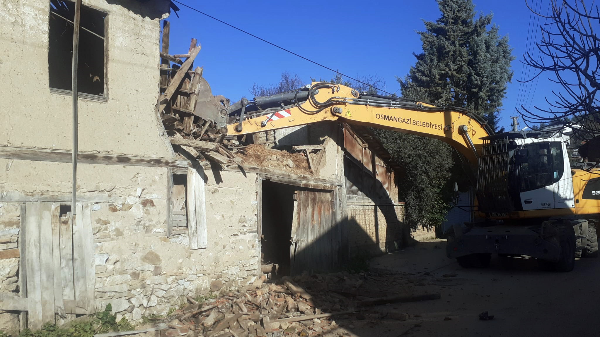 Metruk bina yıkımları hız kazandı