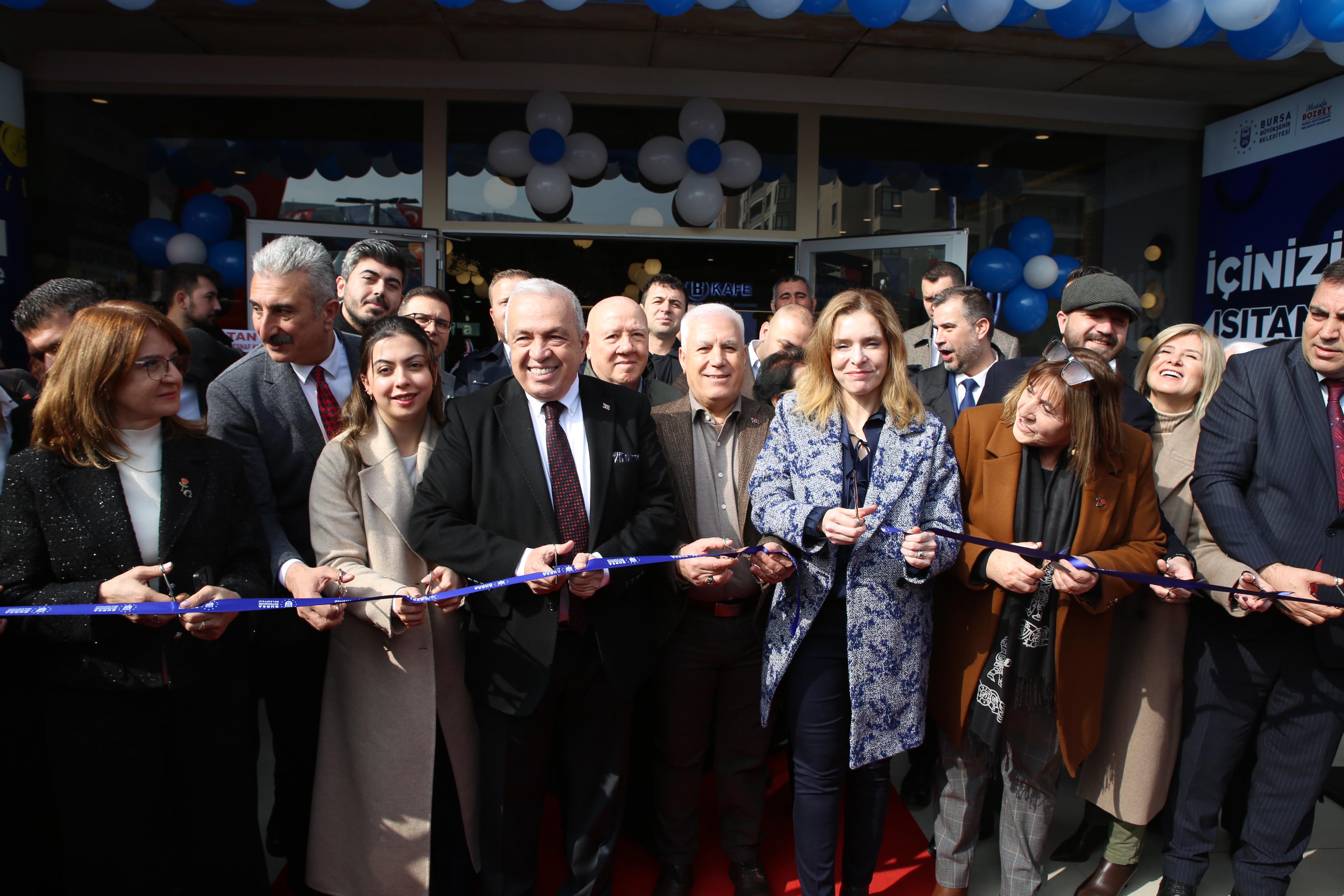 B Kafe Ataevler'de hizmete girdi