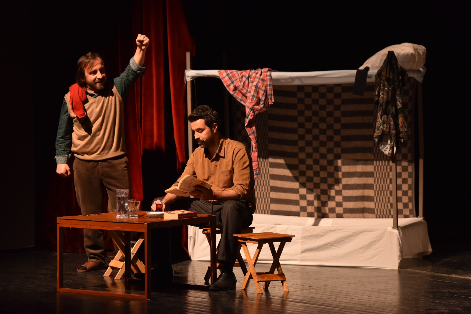 "Bin Yıl" oyunu 28 Şubat'ı sahneye taşıdı