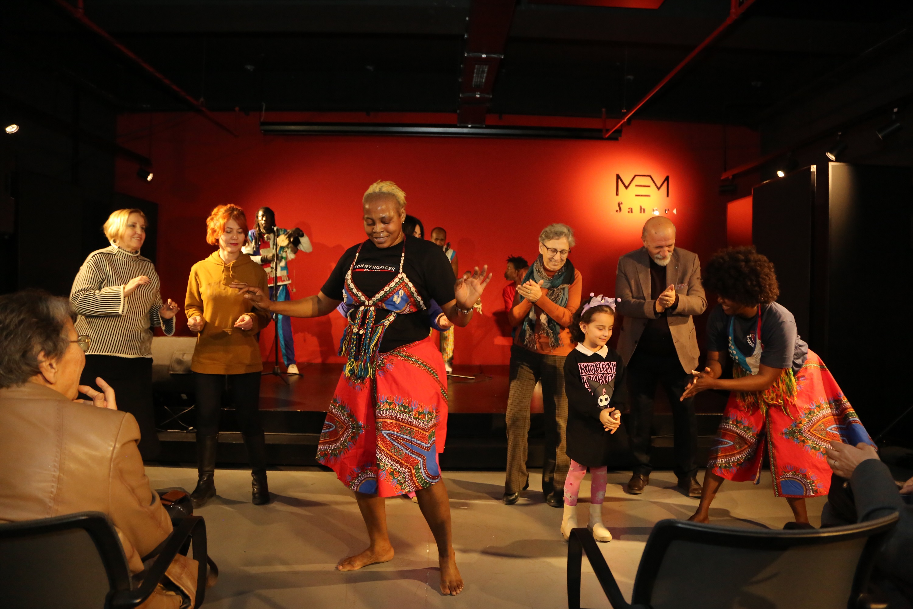 Afrika rüzgarı MEM Sahne'de esti