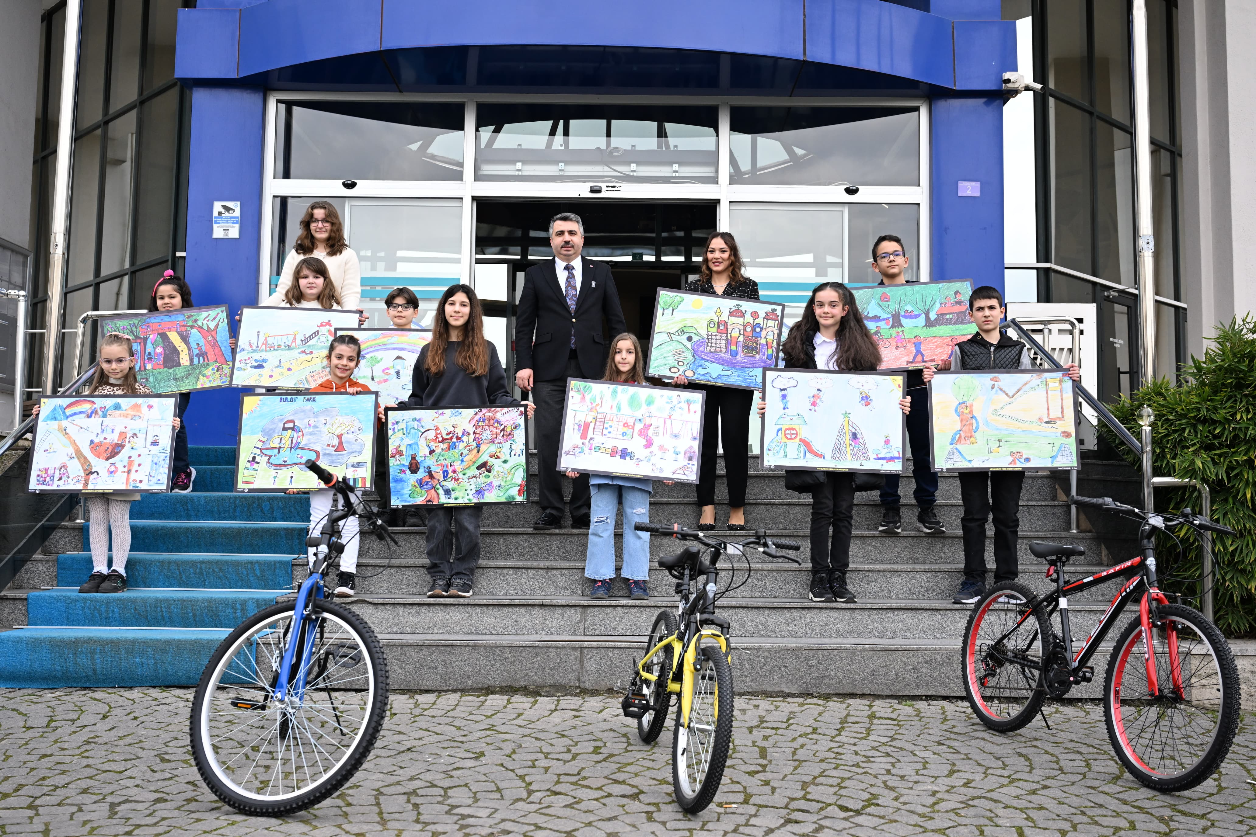 Çocuklar hayalindeki parkı resmetti