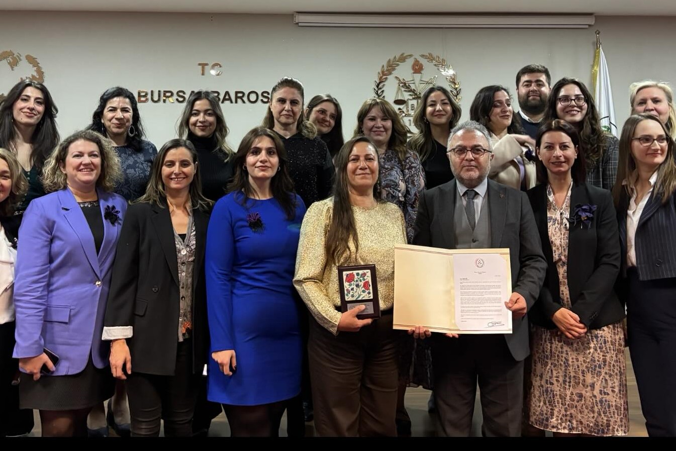 Bursa Barosu'ndan Nejla Işık'a "Güçlü Kadın Başarı Ödülü"