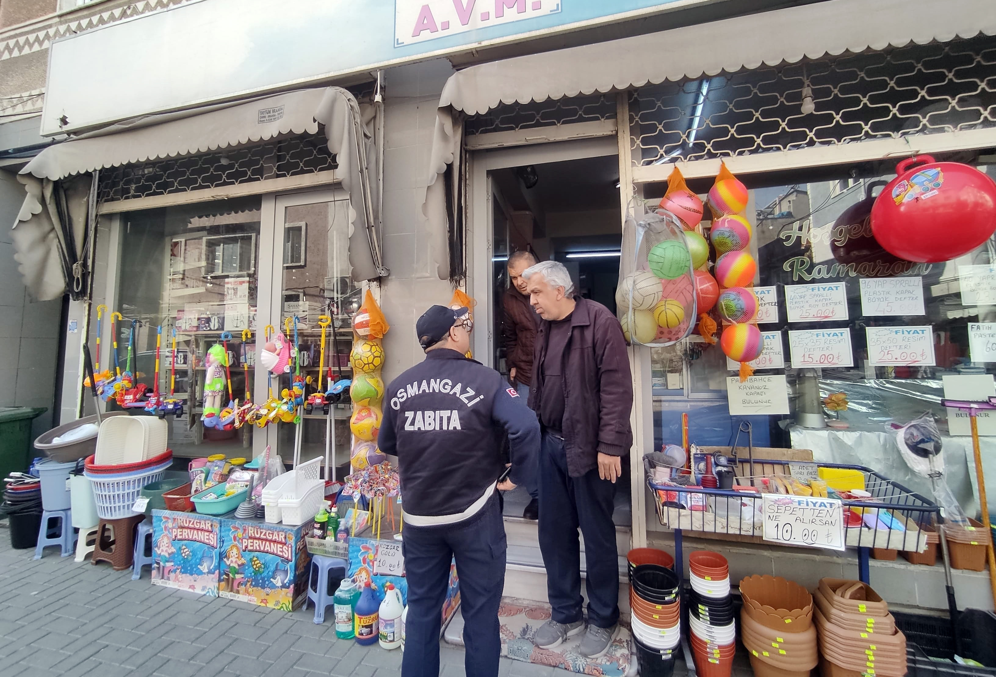 Osmangazi'de kaldırım işgali denetimi yapıldı