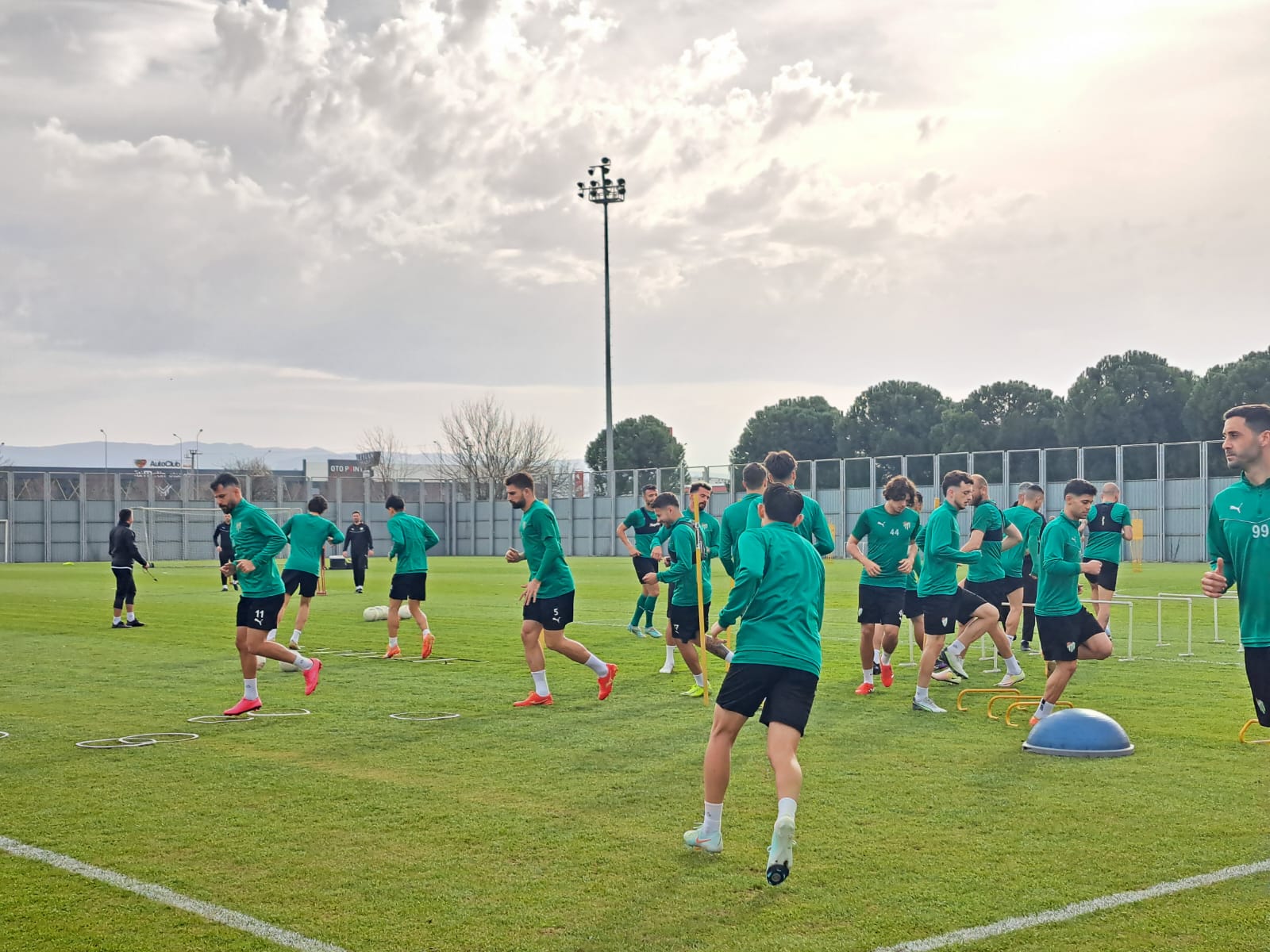 Bursaspor, Kuşadası maçı için çalışmalara devam ediyor