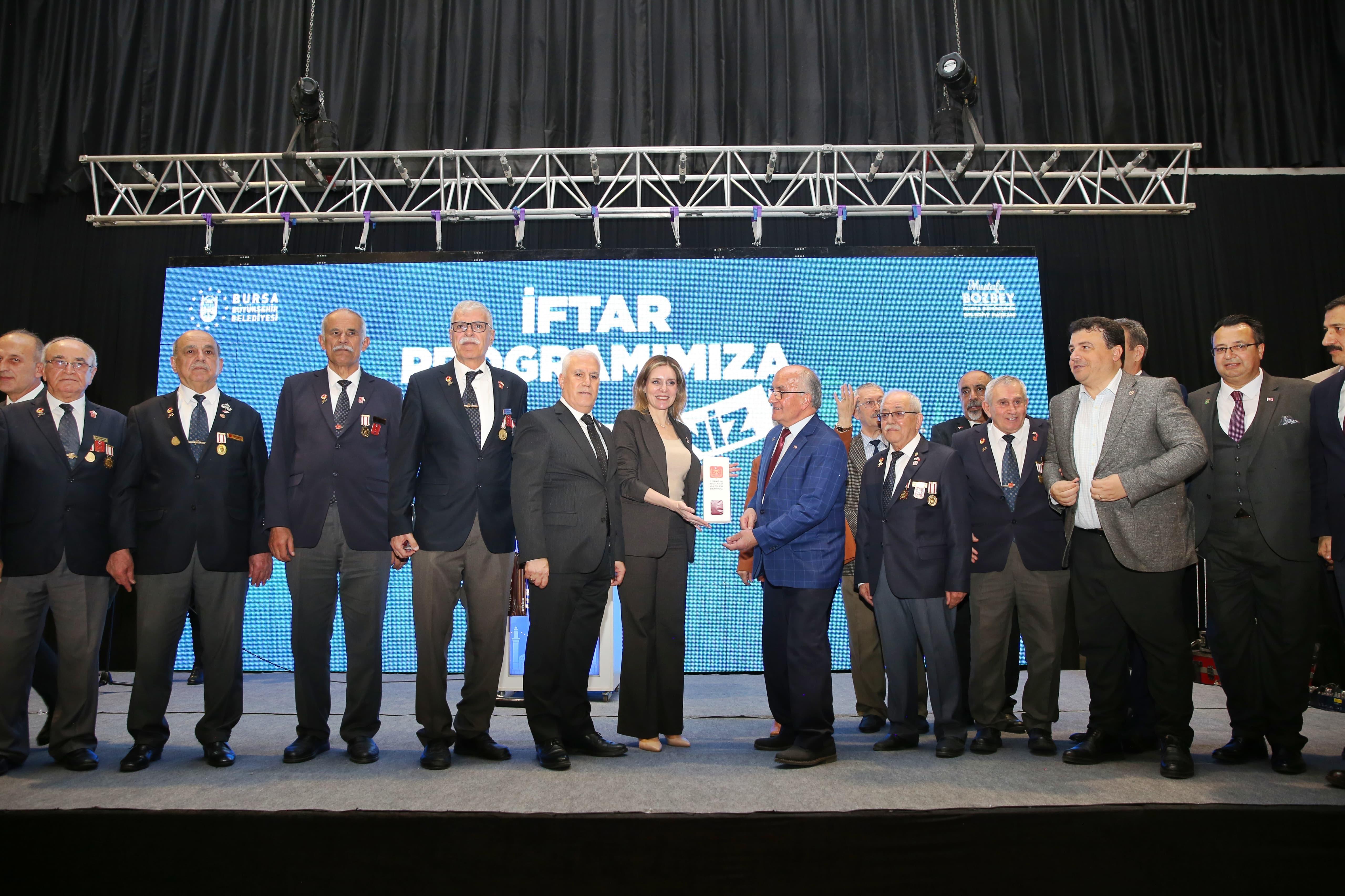 Şehit aileleri ve gaziler iftar programında bir araya geldi