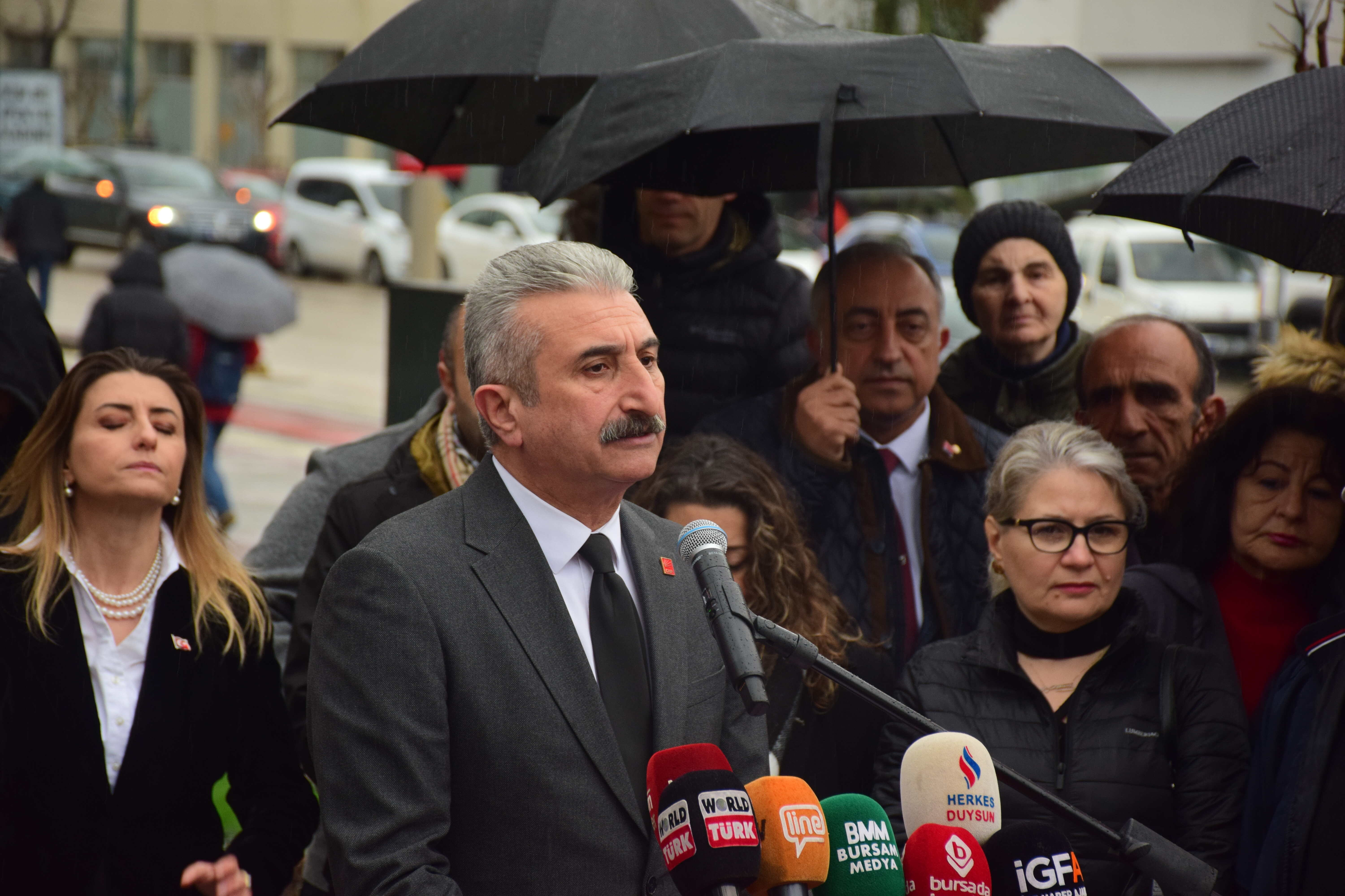 CHP Bursa, 18 Mart'ı Atatürk Anıtı'nda andı