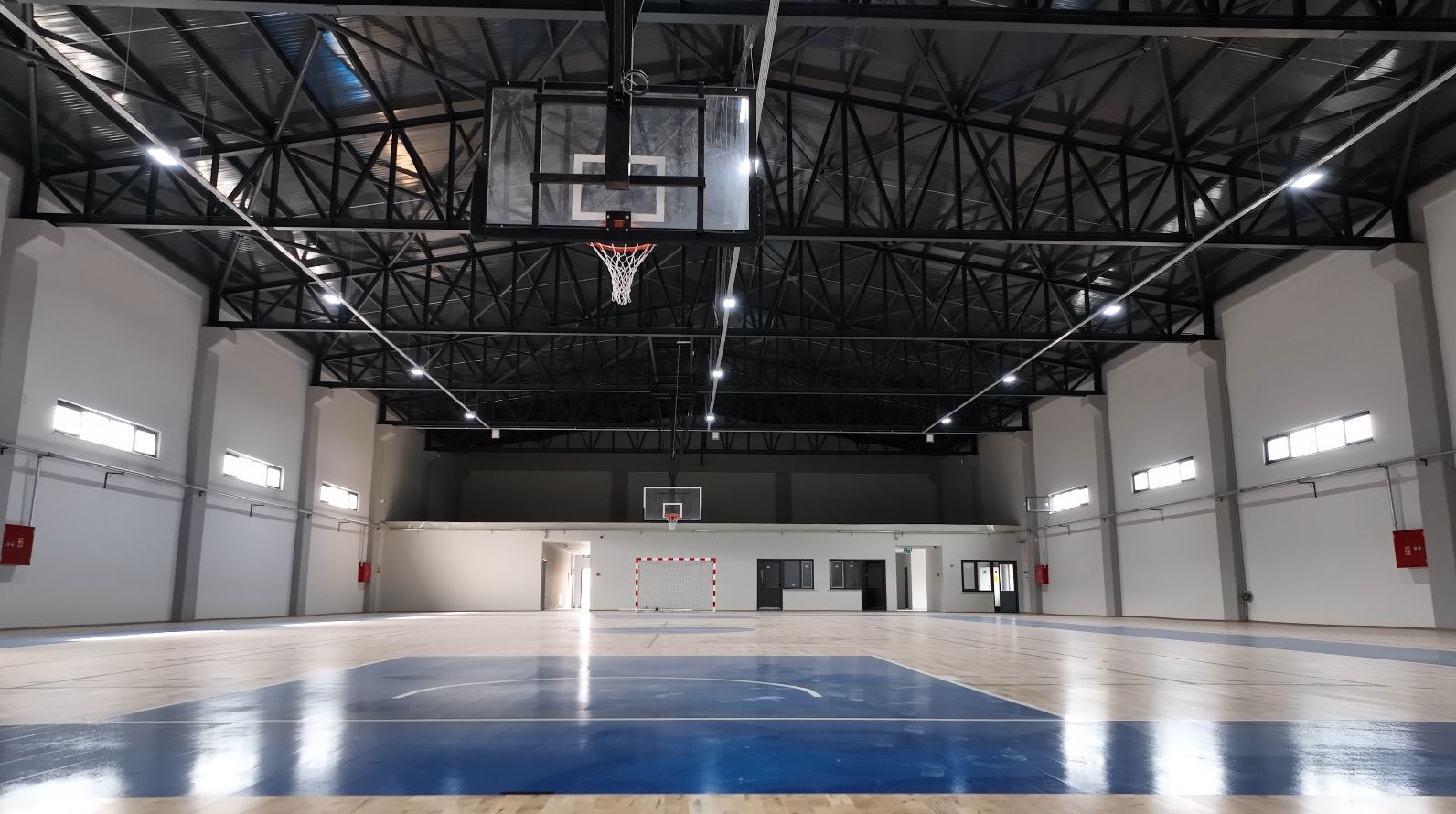 Gemlik Spor Salonu açılışa hazırlanıyor