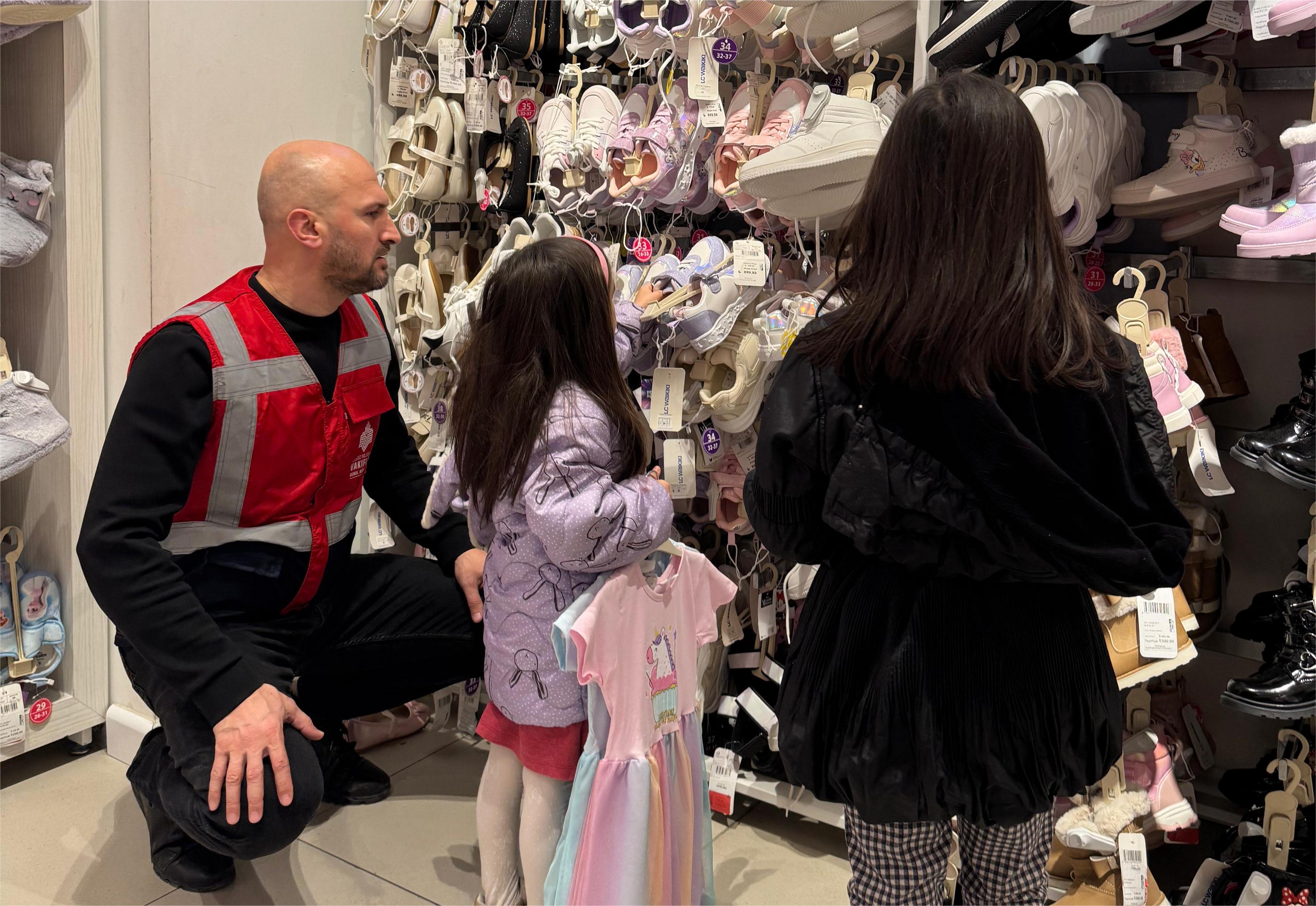 Vakıflar Genel Müdürlüğü, yetim ve öksüz çocuklara bayram desteği sağladı