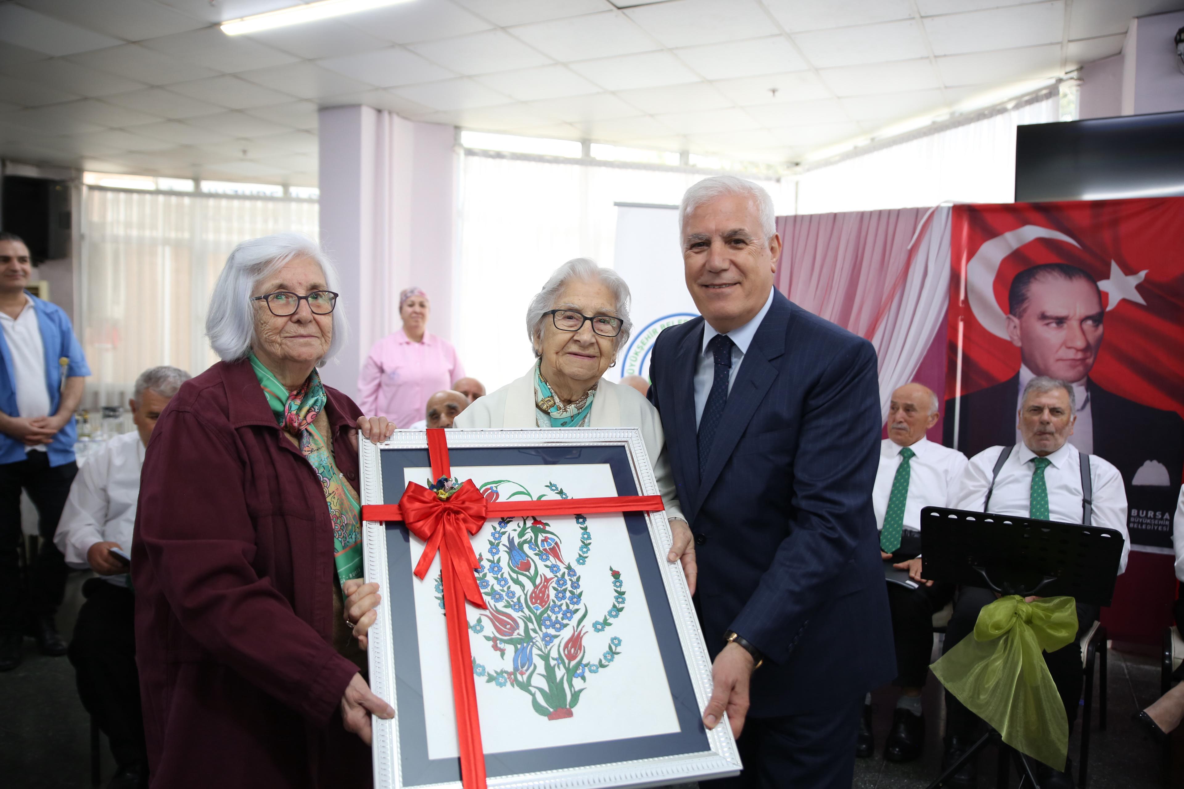 Başkan Bozbey, huzurevi sakinleriyle bayramlaştı