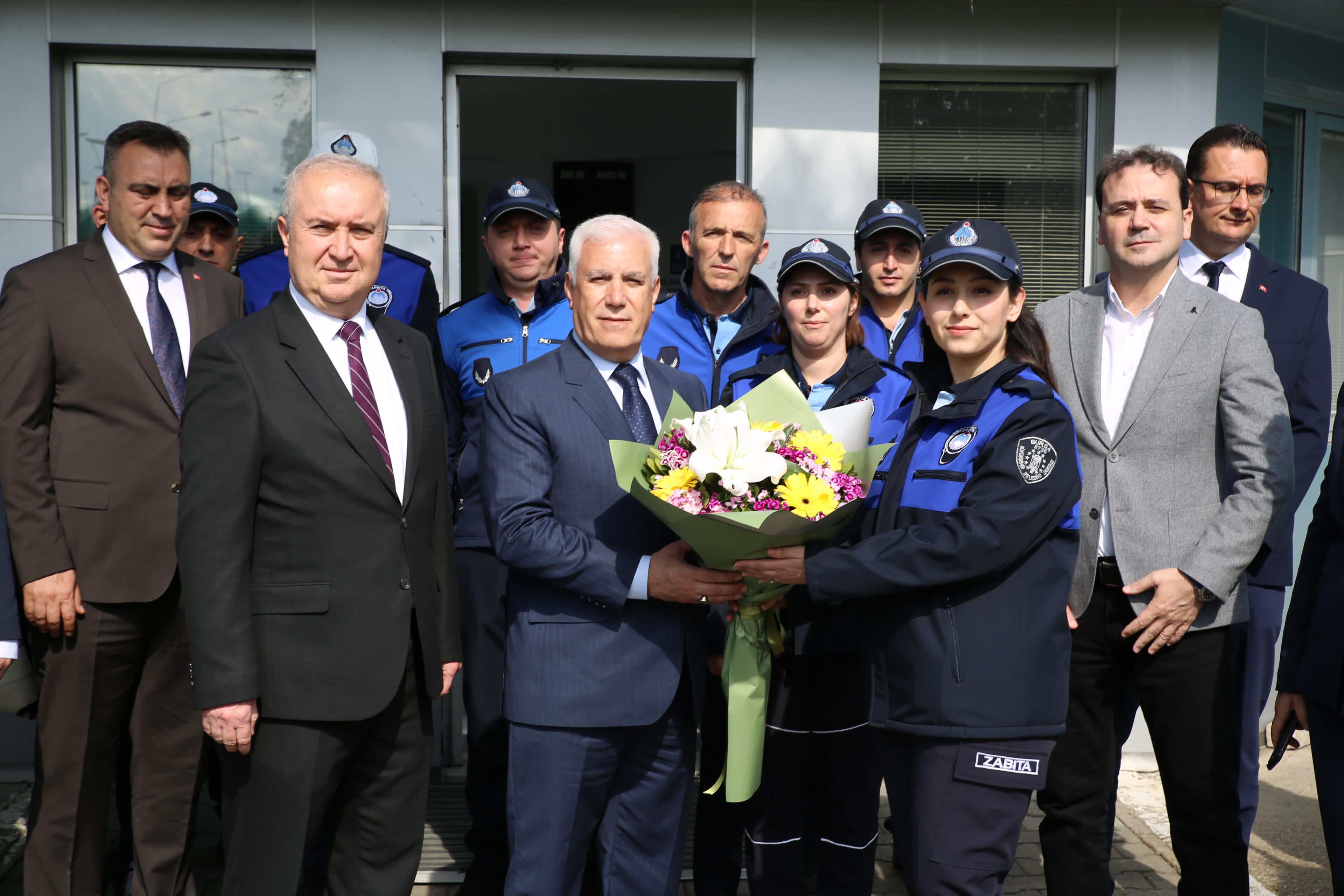 Bursa Büyükşehir'de bayram mesaisi: Bozbey çalışanlarla bir araya geldi