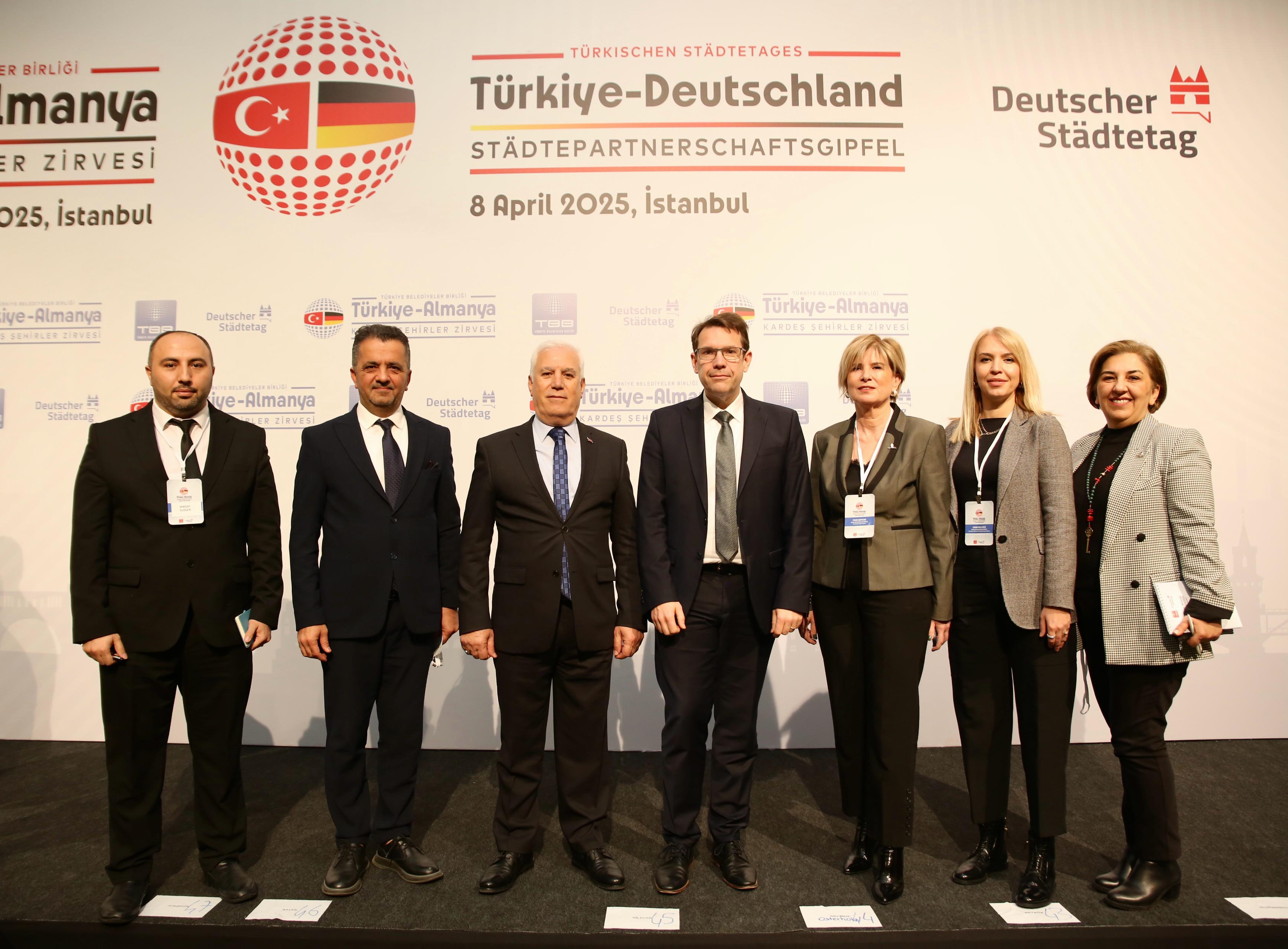 Başkan Bozbey Kardeş Şehirler Zirvesi'nde