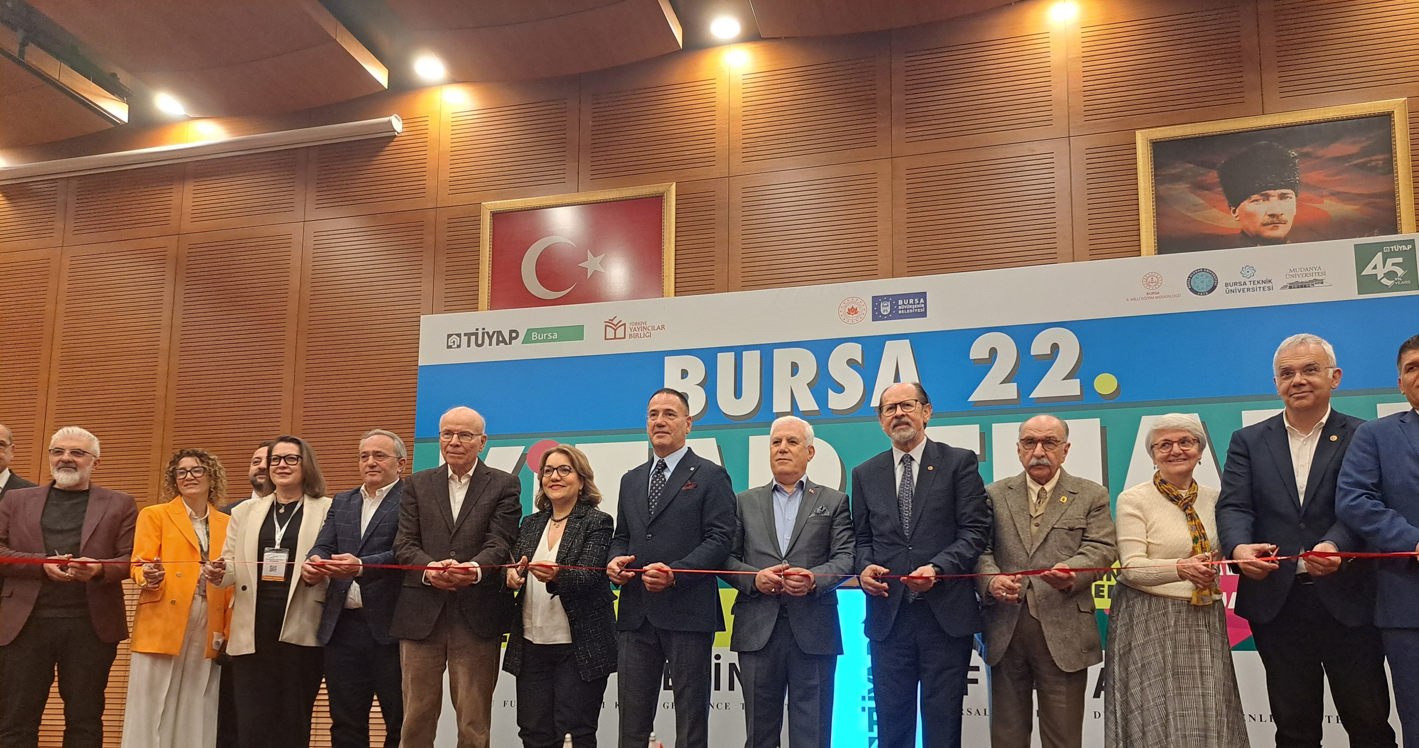 Bursa Kitap Fuarı kapılarını açtı: Bozbey'den okuma alışkanlığı vurgusu