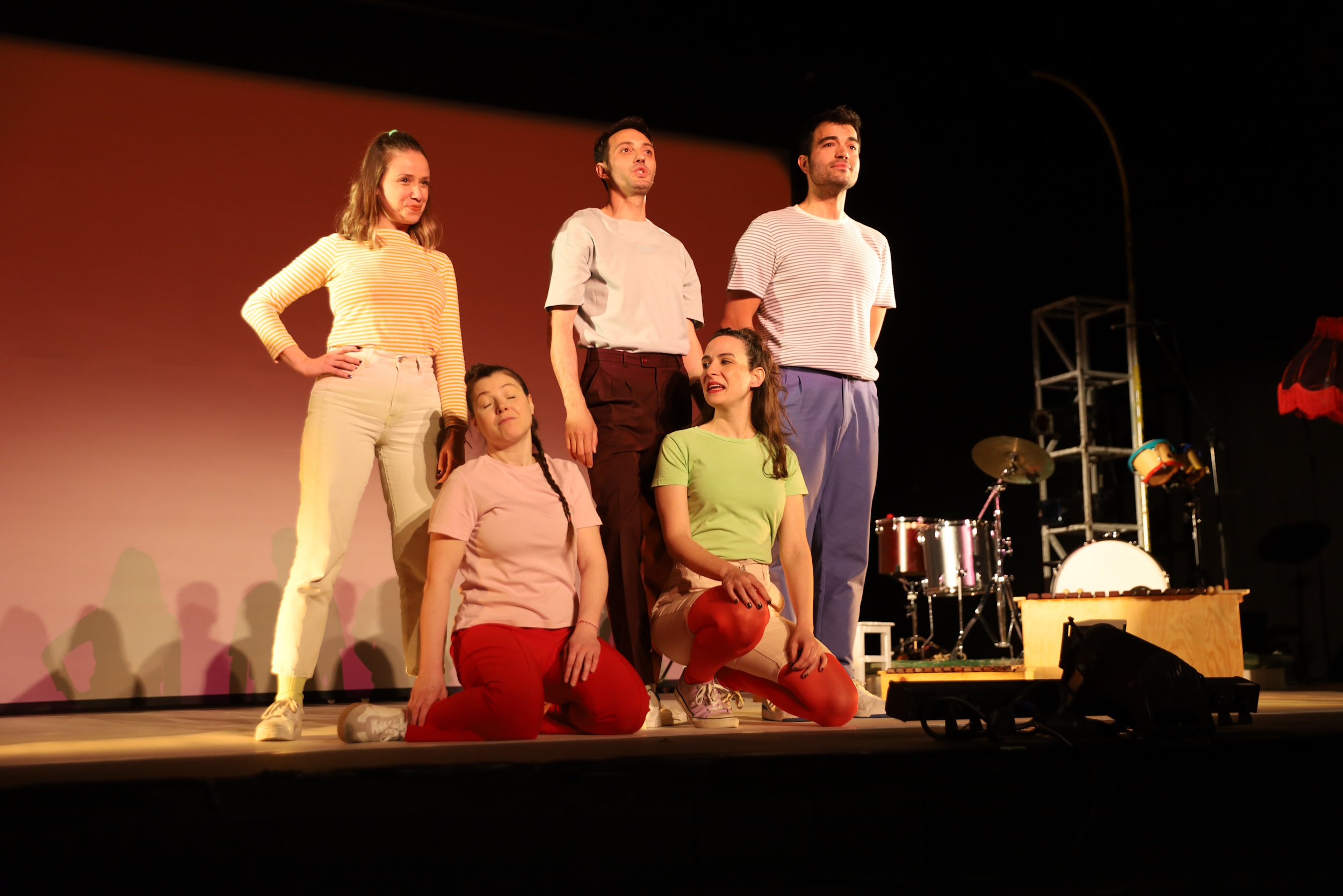 Tiyatro perdesi çocuk ve gençler için açıldı