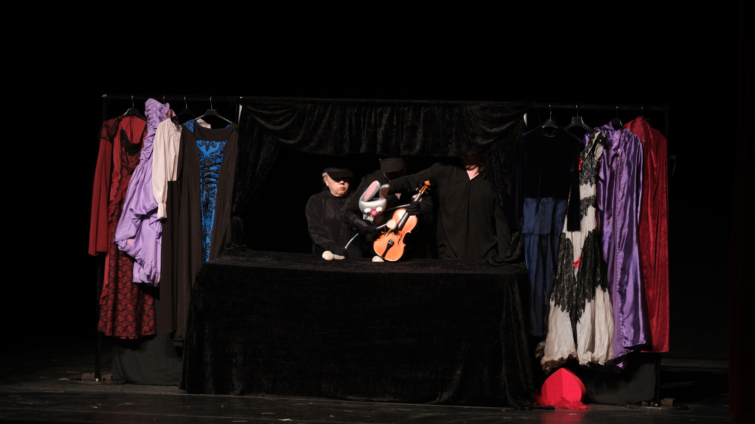 Minikler Bursa'da tiyatro ile buluşmaya devam ediyor