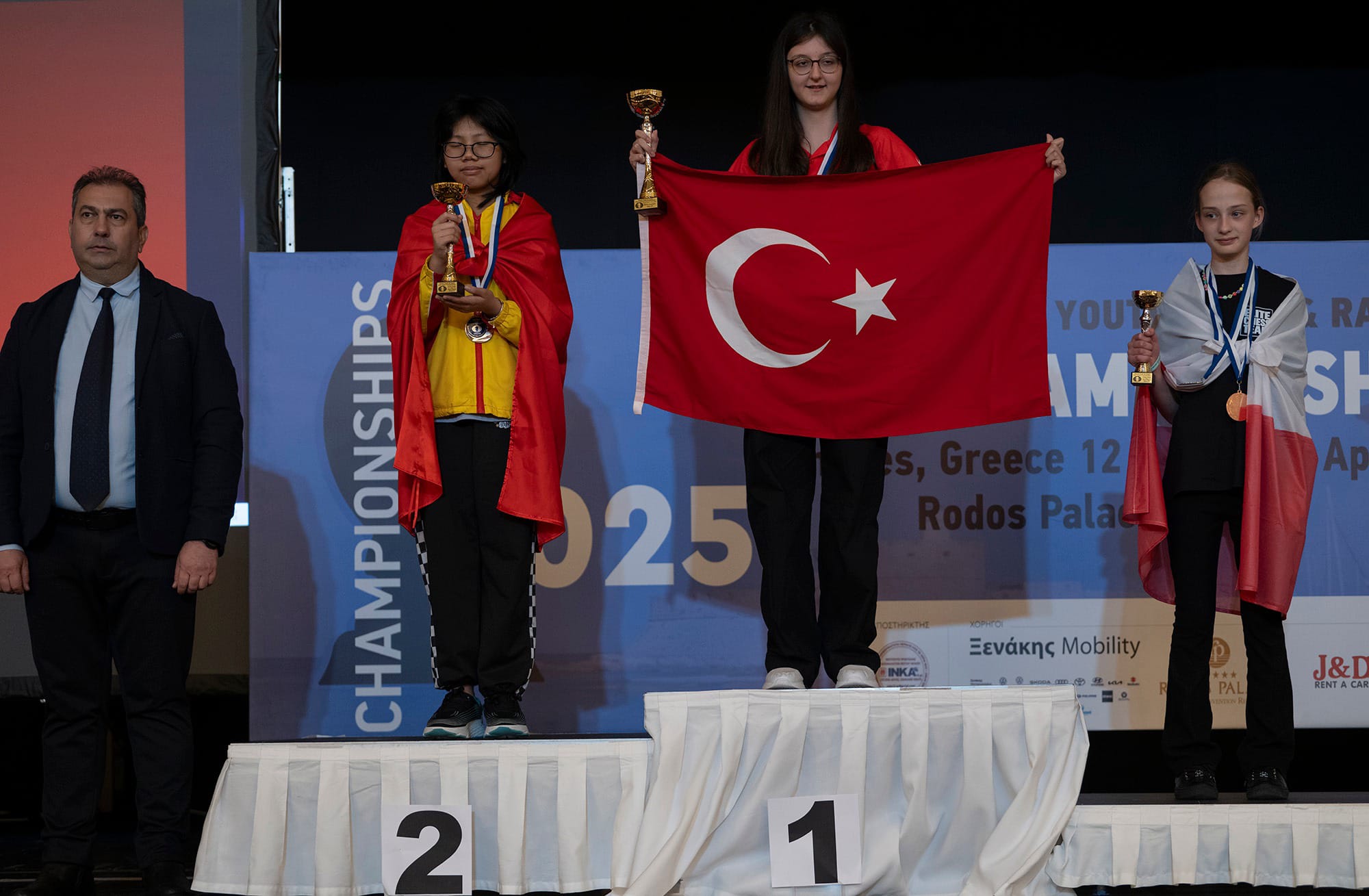 Büyükşehir Belediyesporlu Arya dünya şampiyonu oldu