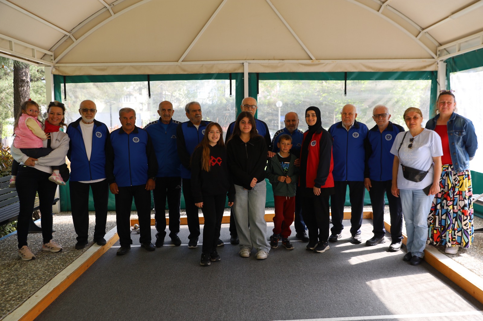 Bursa'da nesiller bocce sahasında buluştu