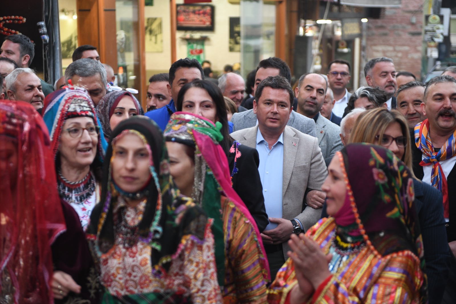 Osmangazi Belediyesi’nden geleneksel kına gecesi: Başkan Aydın katıldı