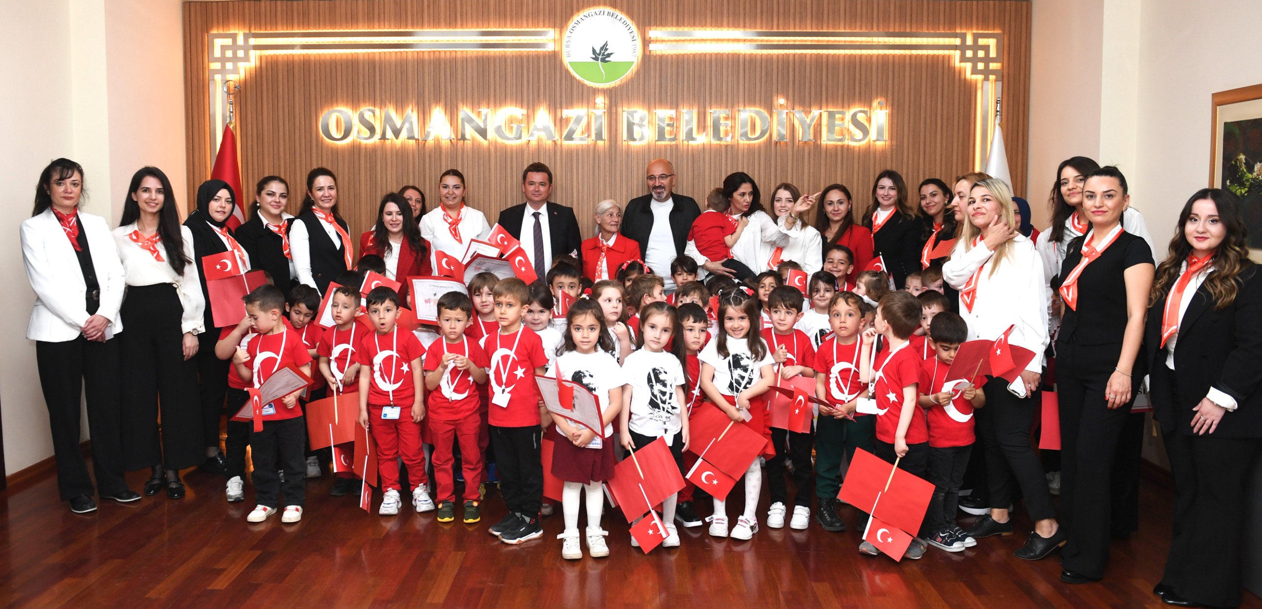 Başkan Aydın çocuklarla 23 Nisan'ı kutladı