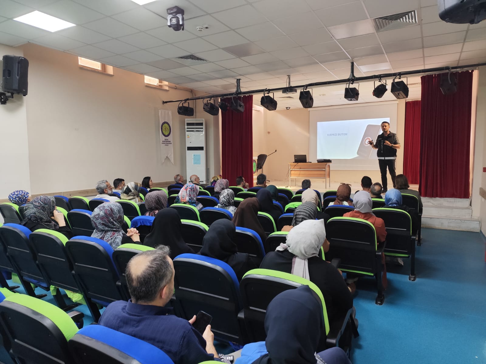 Bursa polisi uyuşturucu konusunda bilgilendirme yaptı