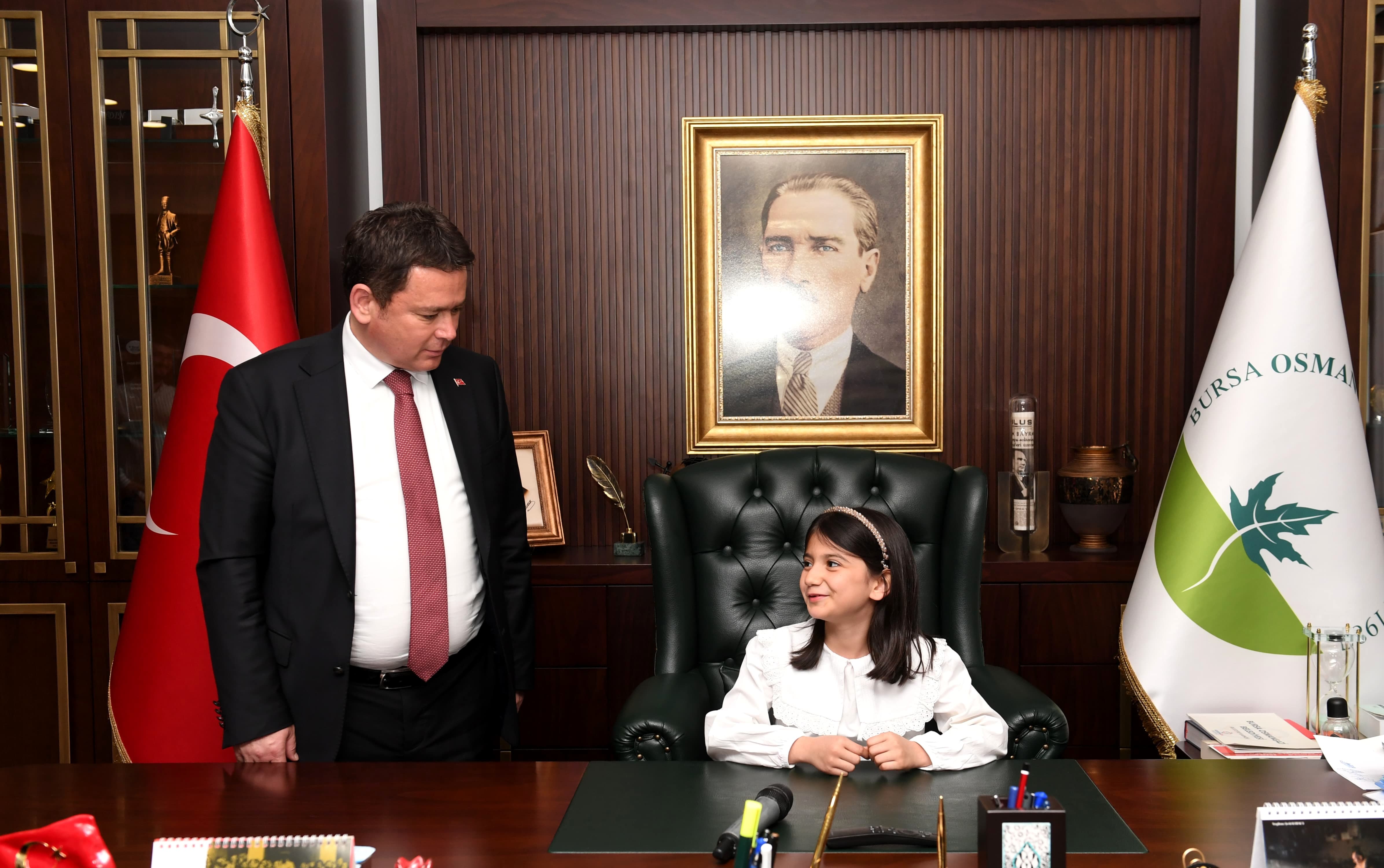 Osmangazi'de geleceğin başkanları koltuğa oturdu