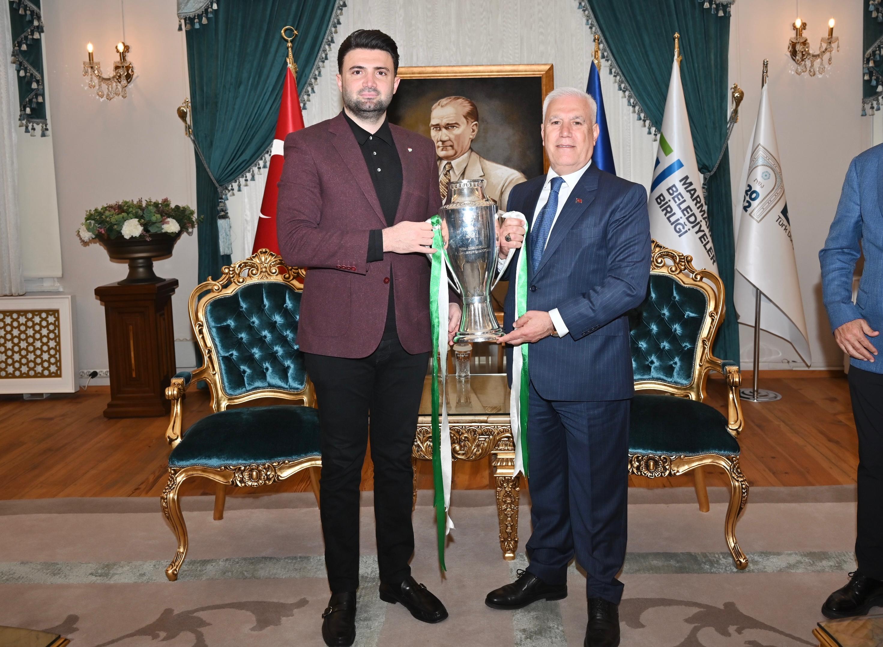 Bursaspor Başkanı Çelik Bozbey'i ziyaret etti