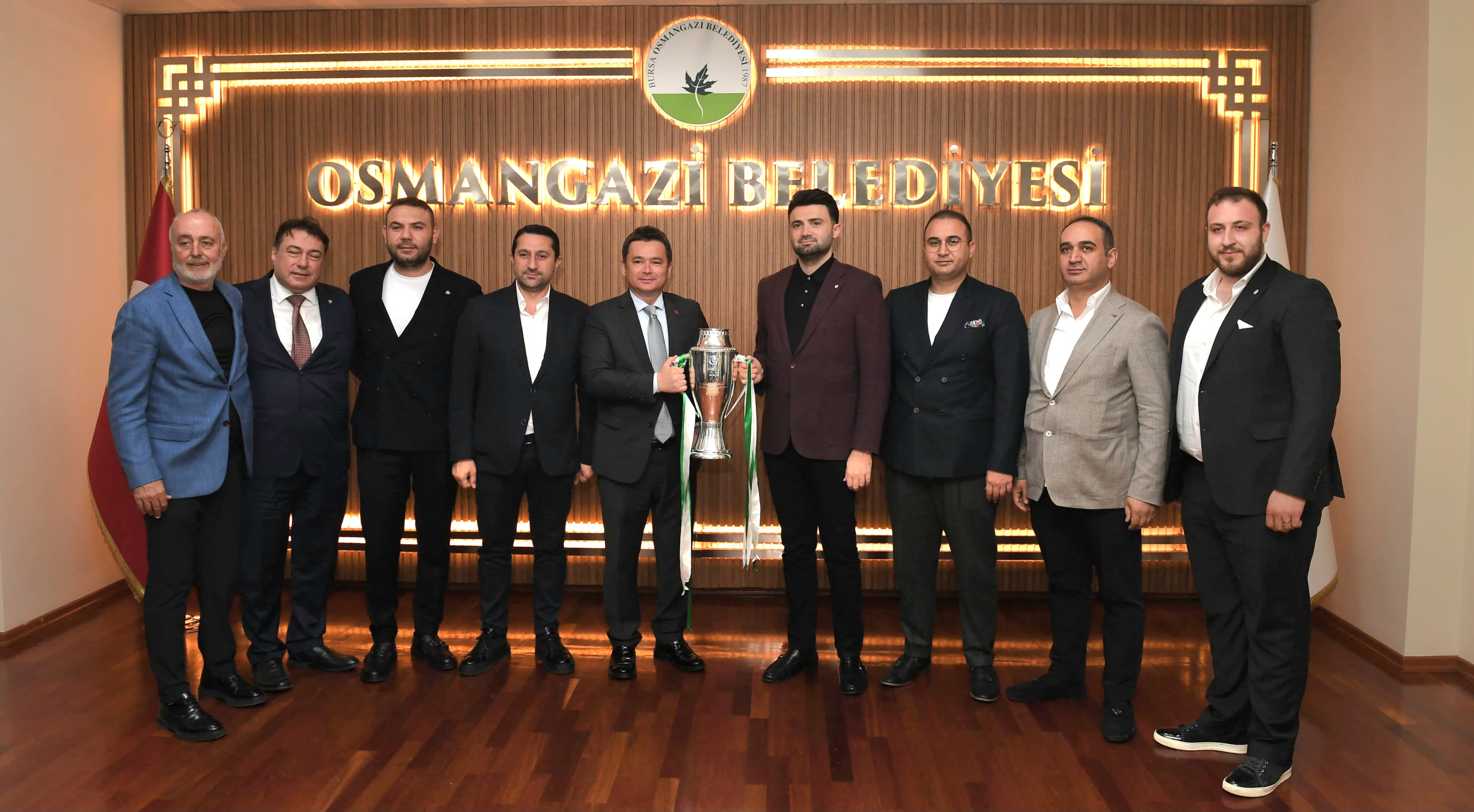 Osmangazi'de şampiyonluk sevinci: Bursaspor kupasıyla geldi