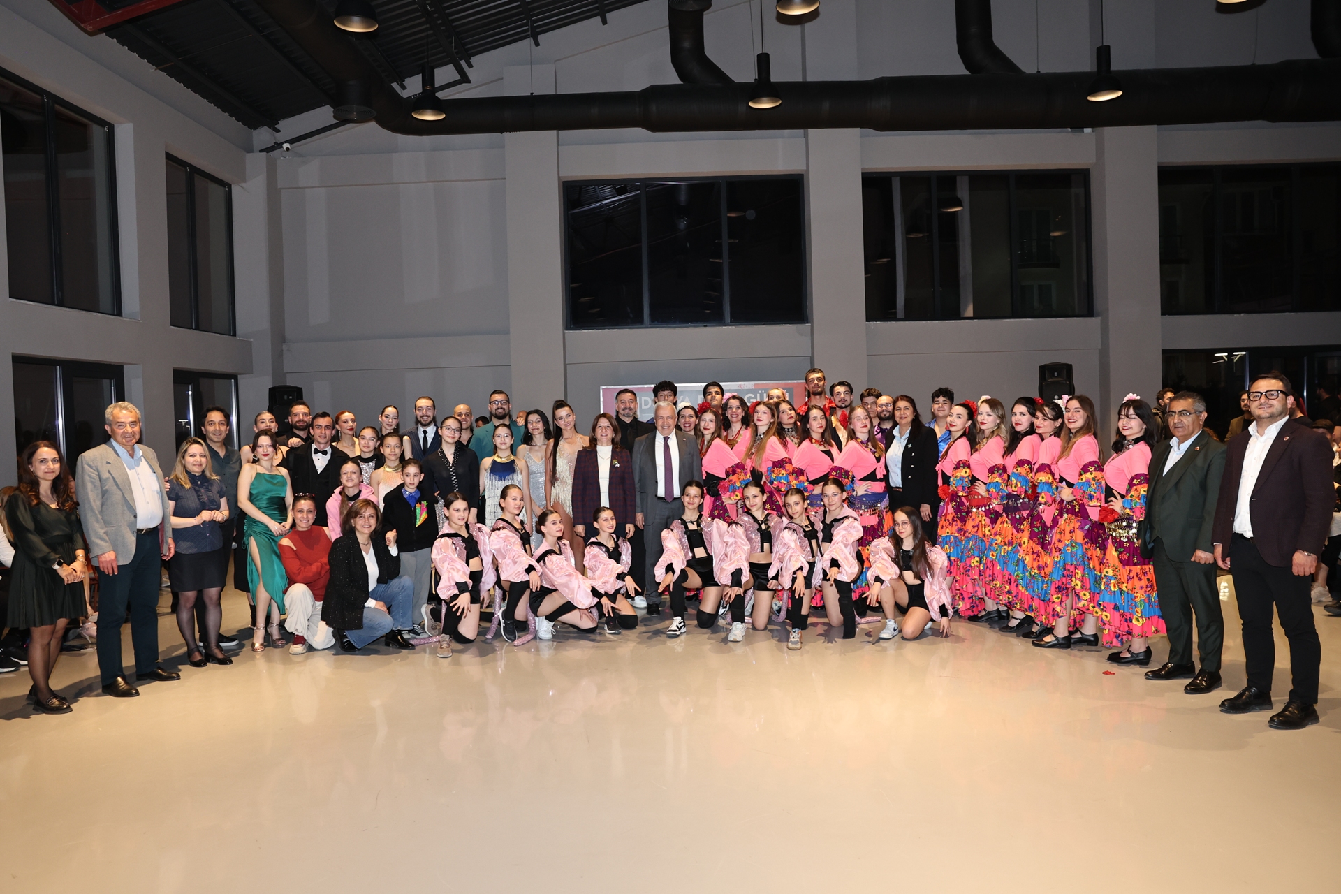 Nilüfer'de Dünya Dans Günü renkli görüntülere sahne oldu