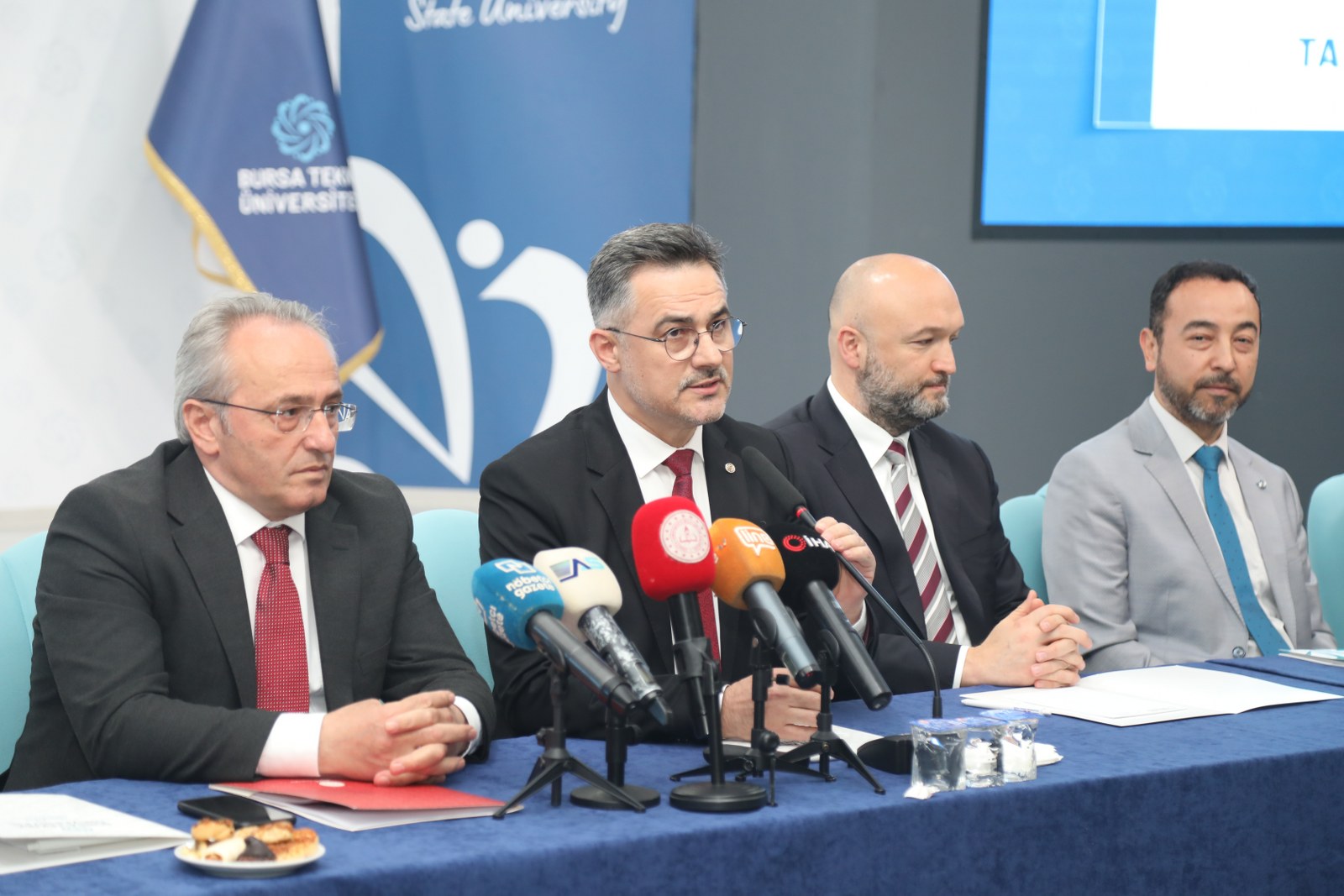 BTÜ'den Türkiye'de ilk: Liselere akademisyenler gidiyor, öğrenciler üniversiteye geliyor