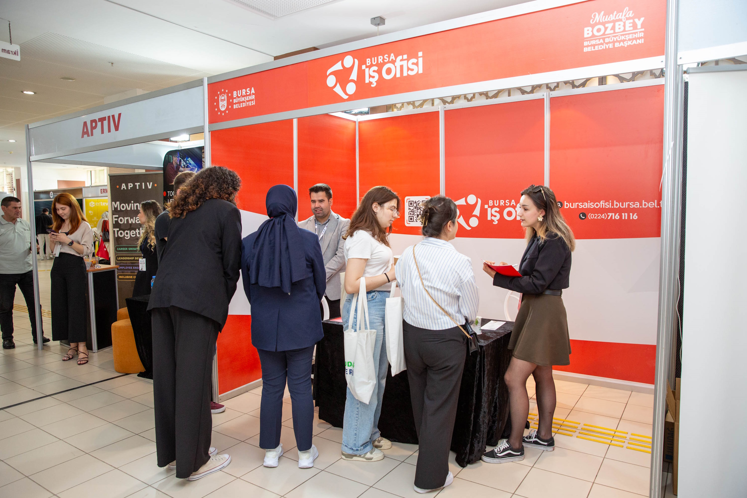Kariyer Fuarı'nda Bursa İş Ofisi: Gençler bilgiyle buluştu