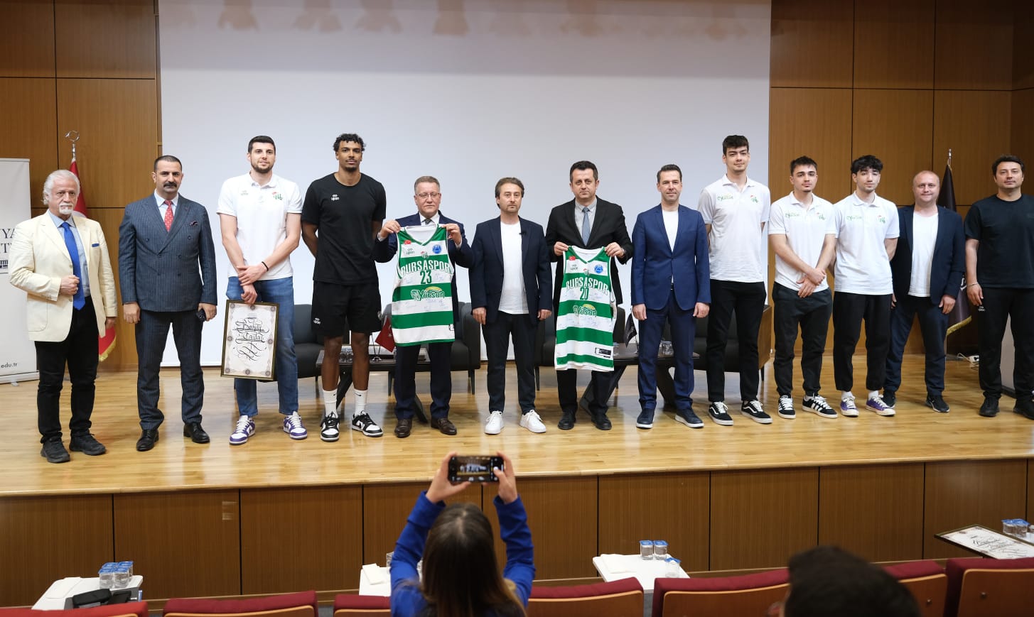 Sezer Sezgin ve Bursaspor basketbol camiası gençlerle bir araya geldi