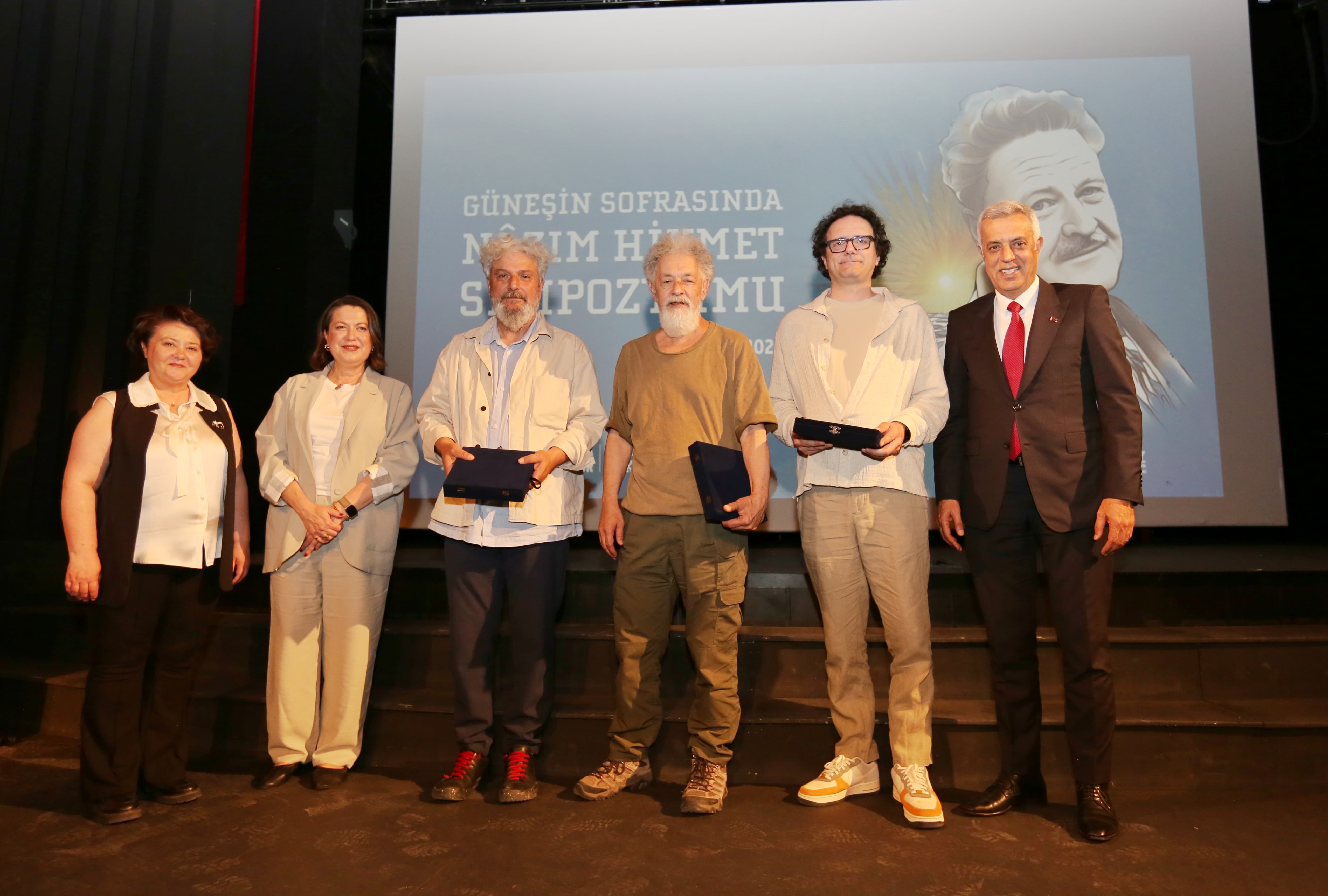 Bursa'dan Nâzım Hikmet'e saygı duruşu