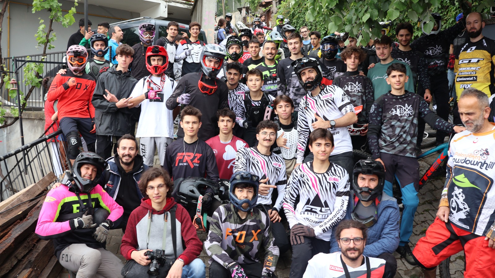 Bursa'da Türkiye'nin ilk 'Urban Downhill' yarışı nefesleri kesti