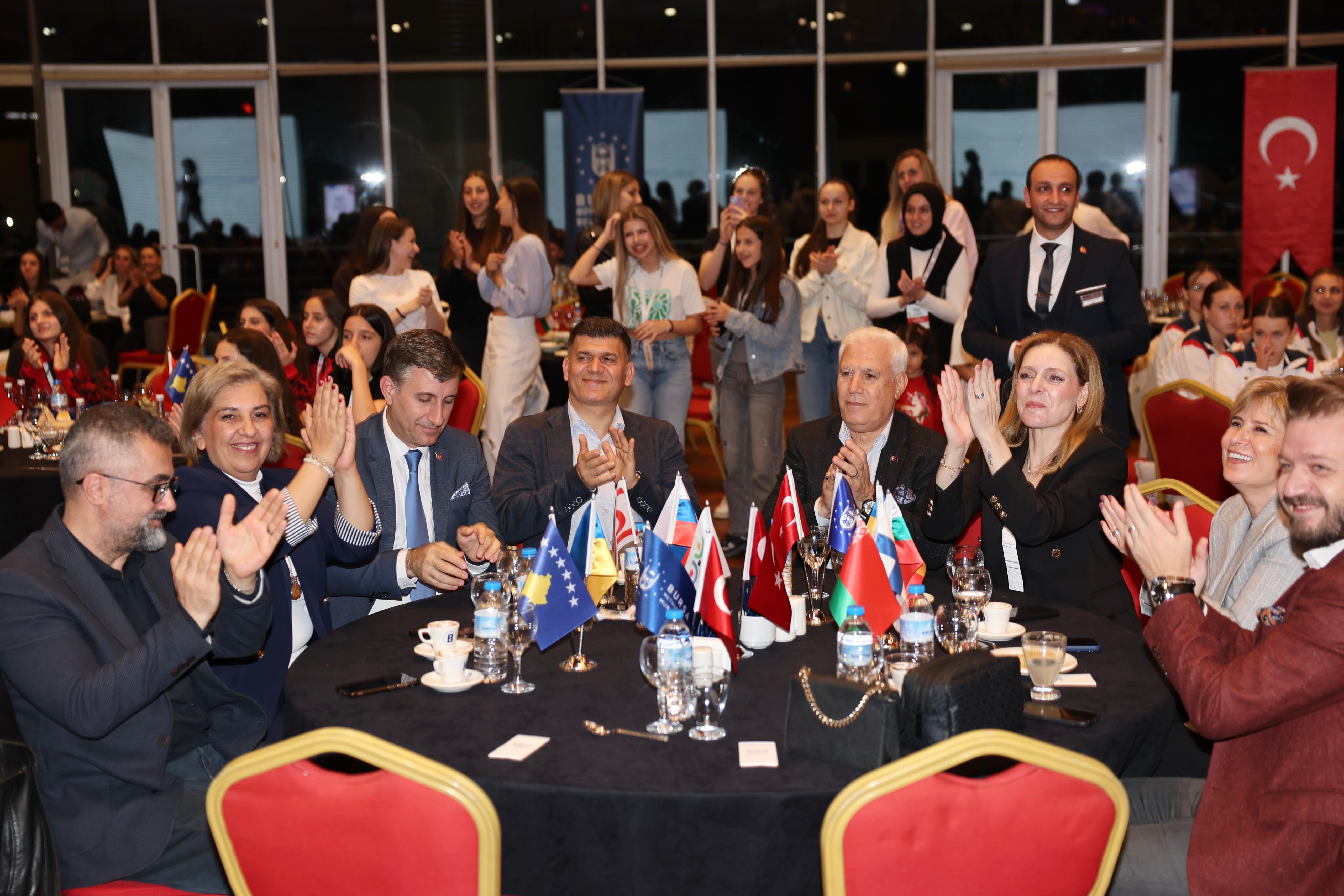 Başkan Bozbey kardeş şehirlerin genç sporcularıyla bir araya geldi