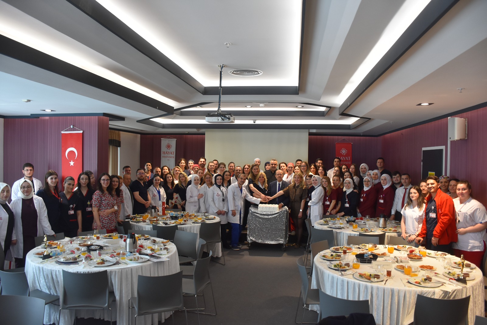 Hayat Hastanesi sağlık çalışanlarını unutmadı