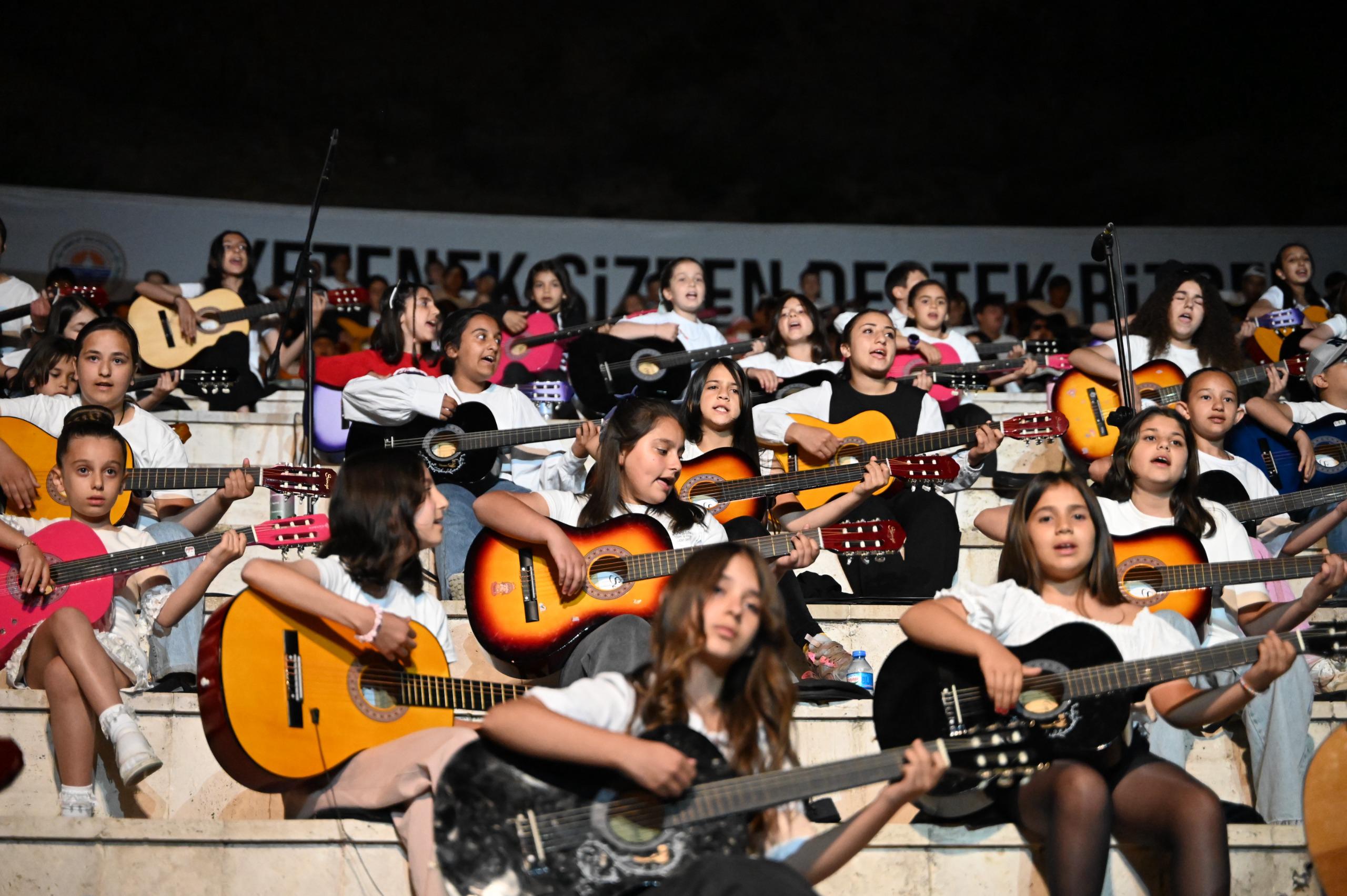 Gemlik’in genç sanatçıları, 19 Mayıs’ta yeteneklerini sergiledi