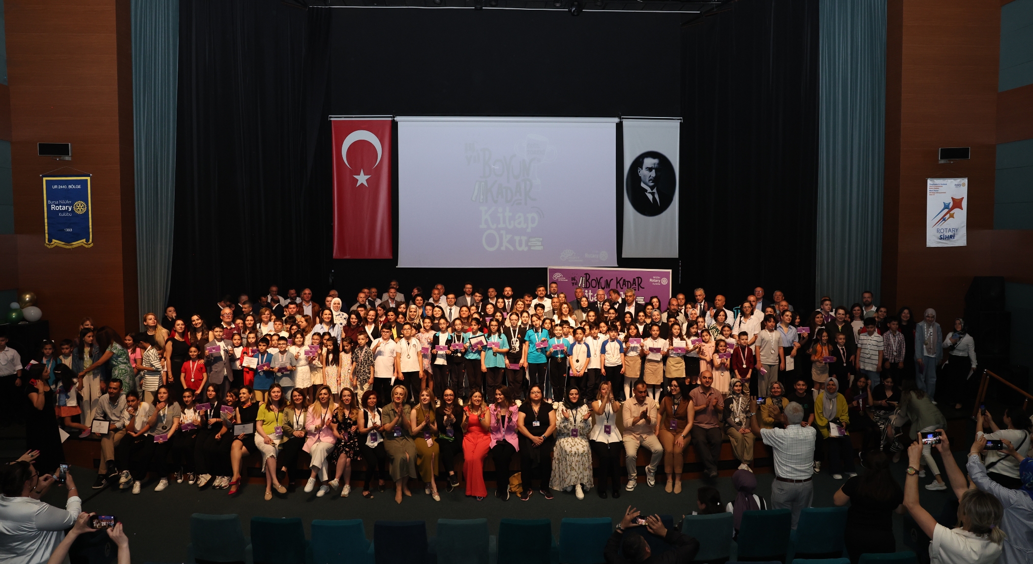 Nilüfer'de kitap kurdu çocuklar ödüllendirildi