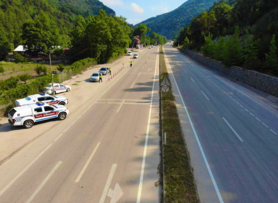 Bursa’da jandarmadan drone destekli bayram denetimi