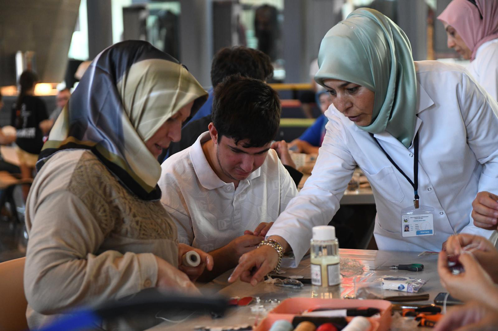 Engelli ve engelsiz bireyler birlikte üretmenin mutluluğunu yaşadı