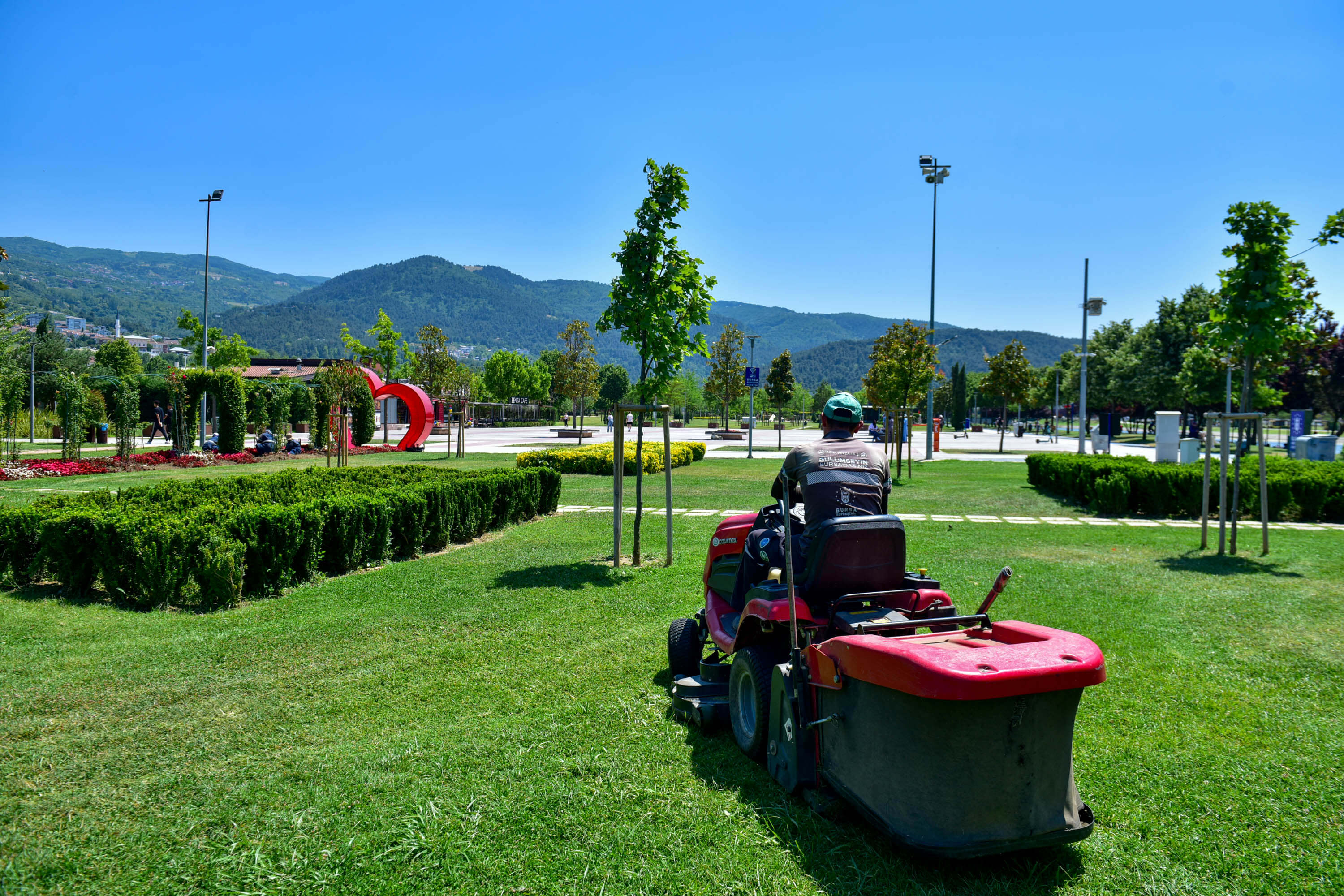 Bursa’nın parkları yaza hazırlanıyor