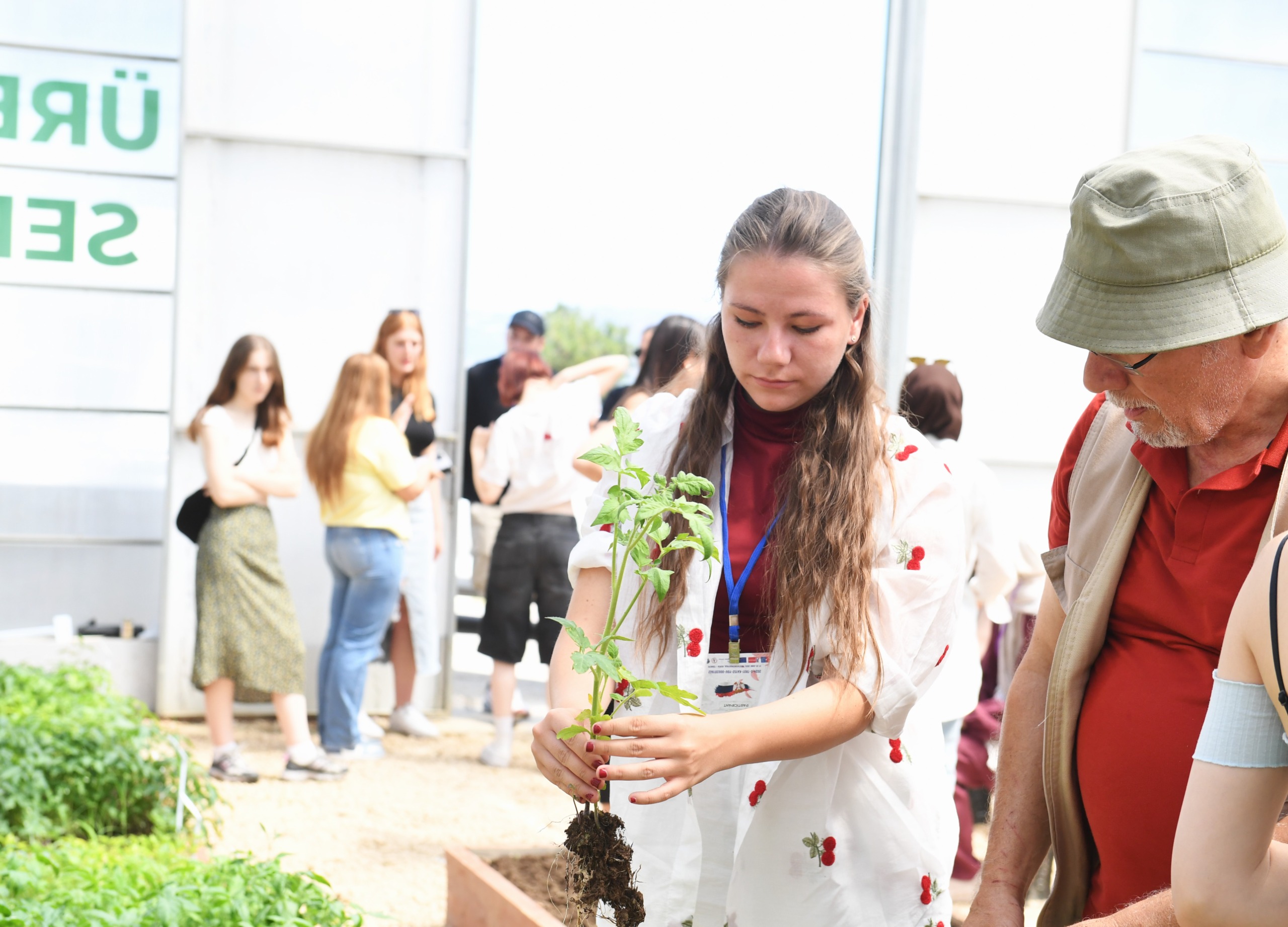 Erasmus öğrencileri yerli tohum ekti
