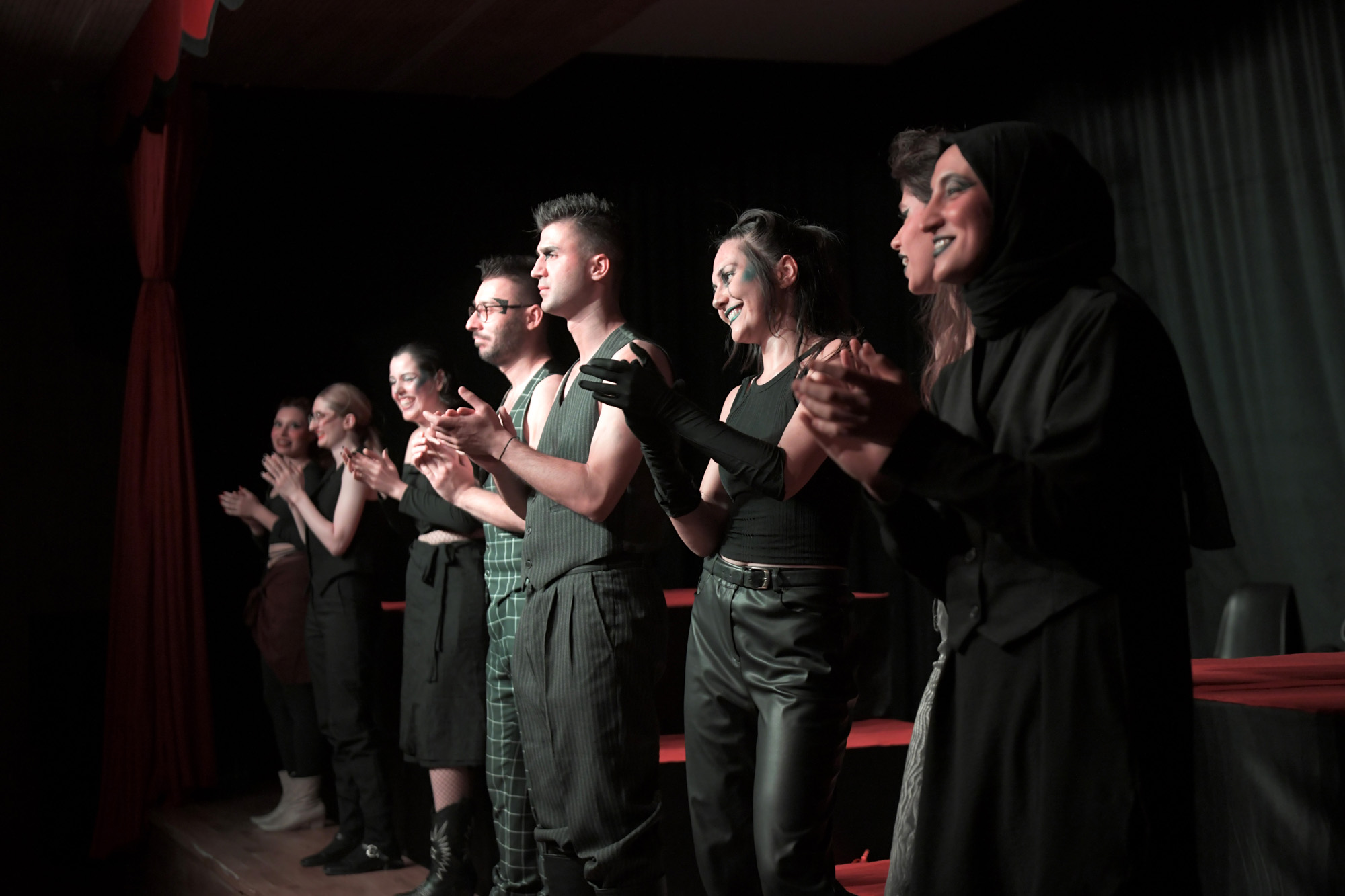 ‘Tersine Dünya’ Osmangazi’de sahnelendi: Cinsiyet rollerine eleştirel bakış